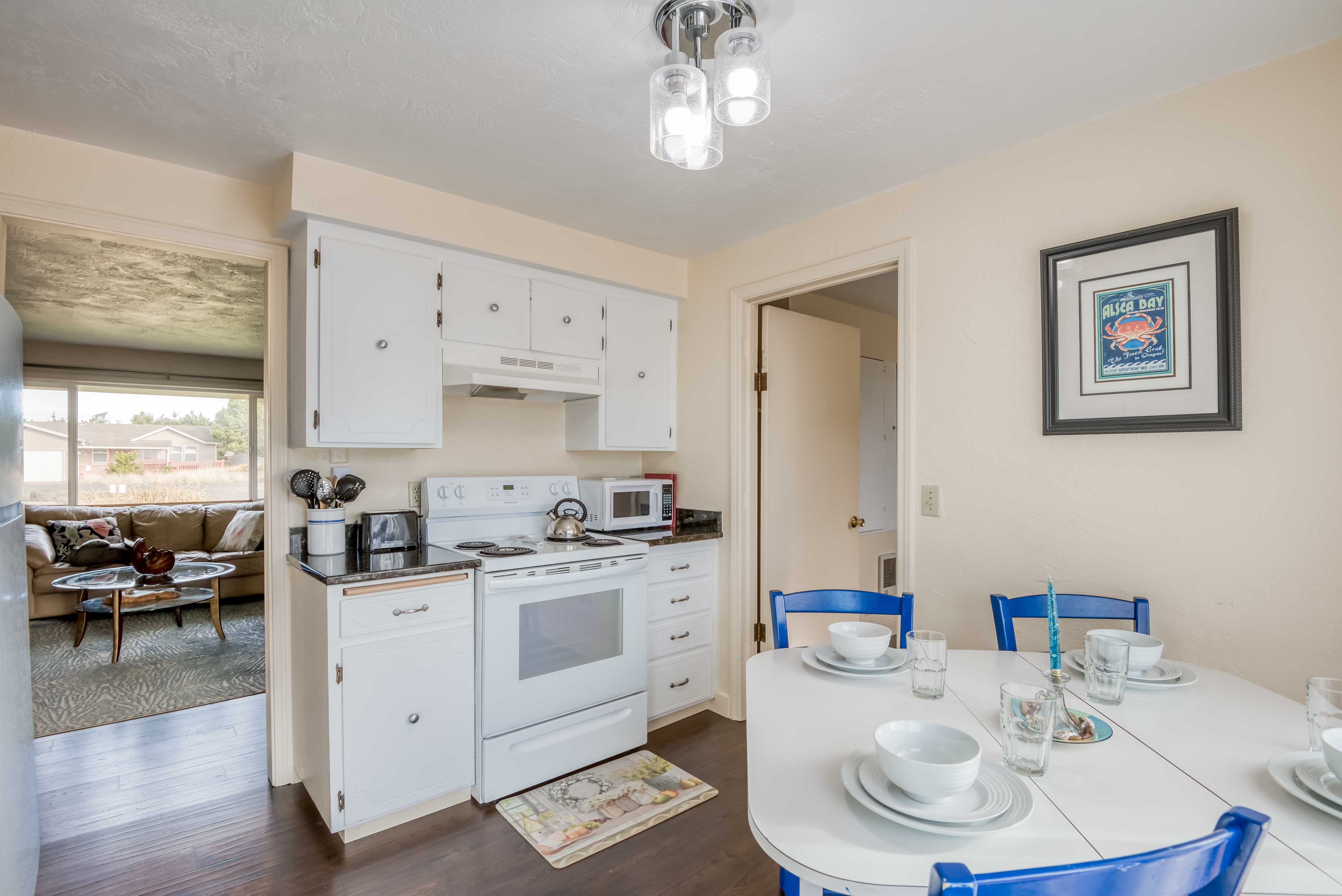 Kitchen & Dining Area