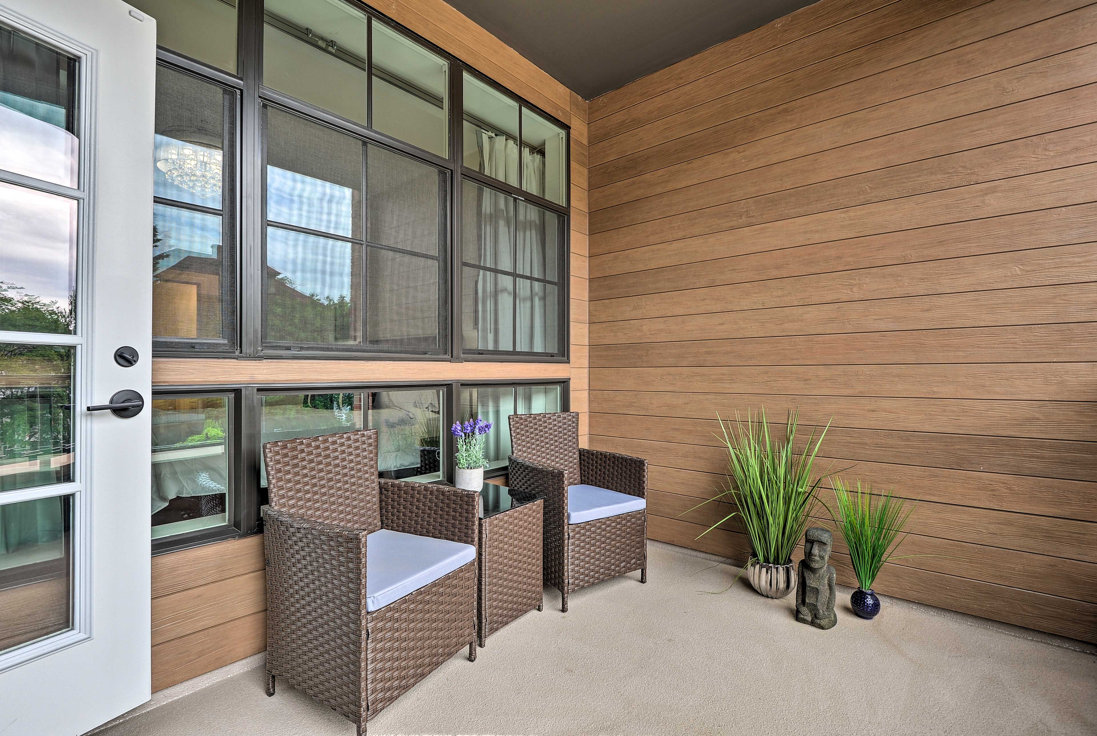 Private Exterior Space | Annapolis Views | Cushioned Patio Furniture