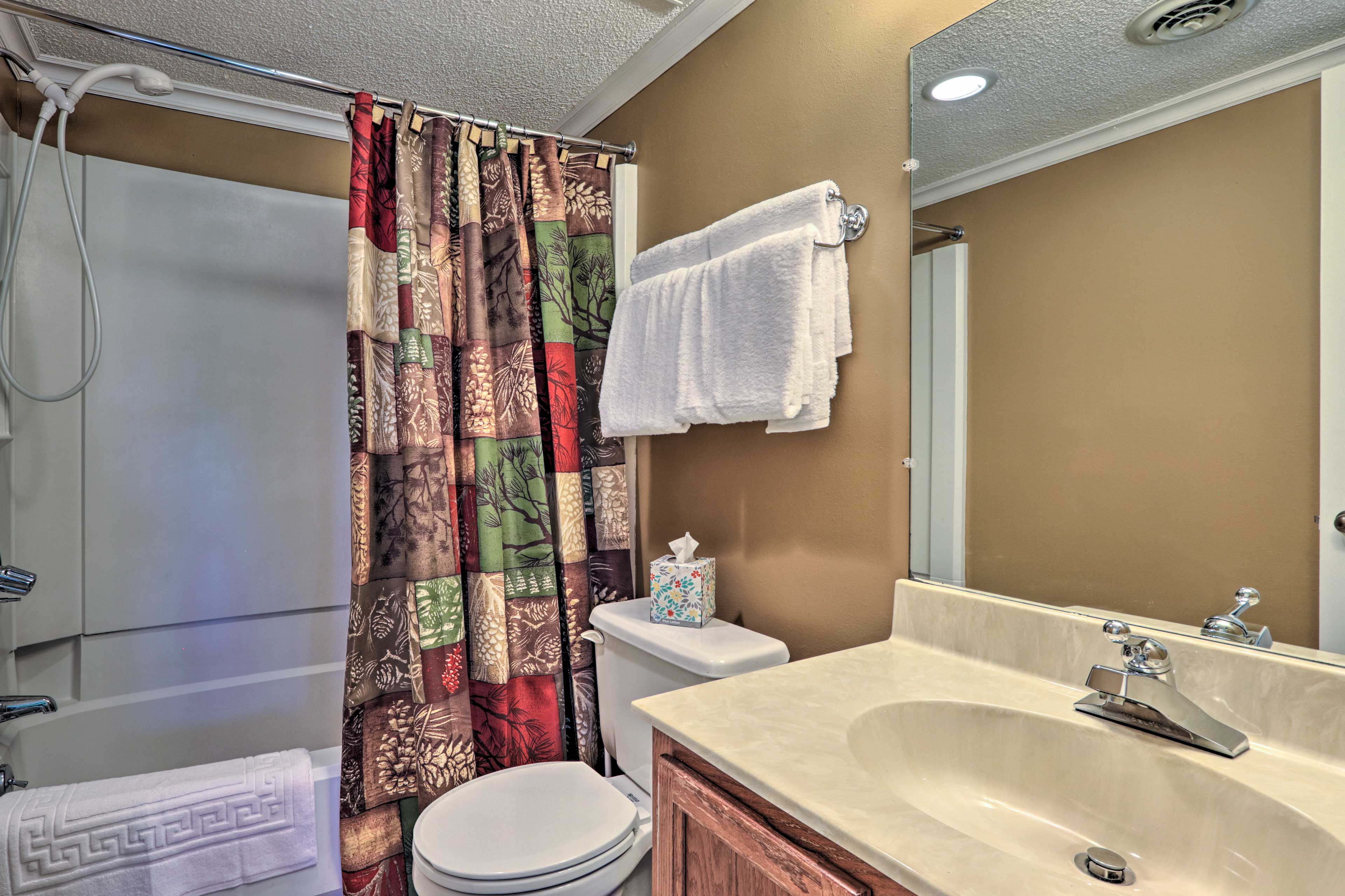 Full Bathroom | Linens & Towels