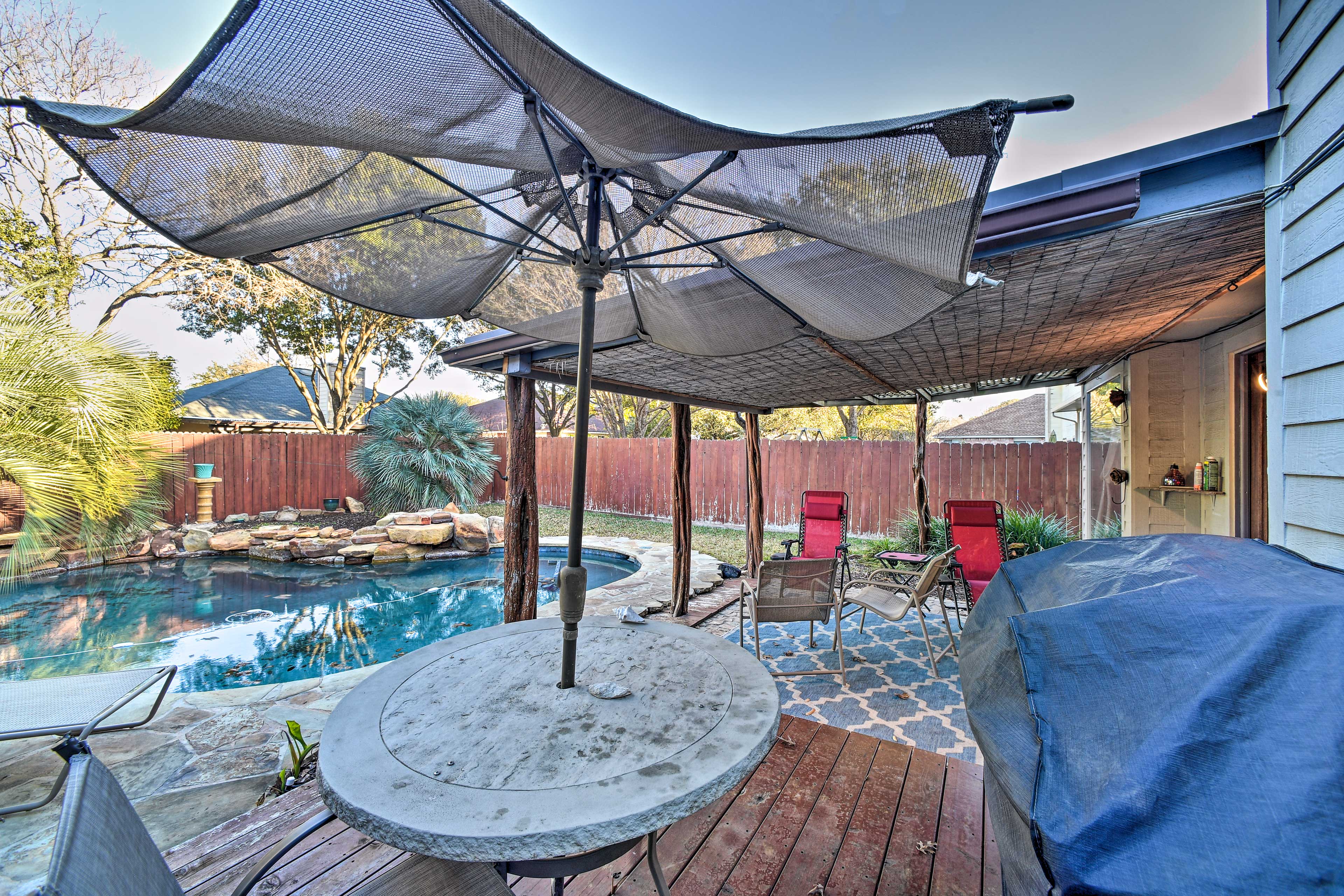 Backyard | Private Deck | Patio | Gas Grill