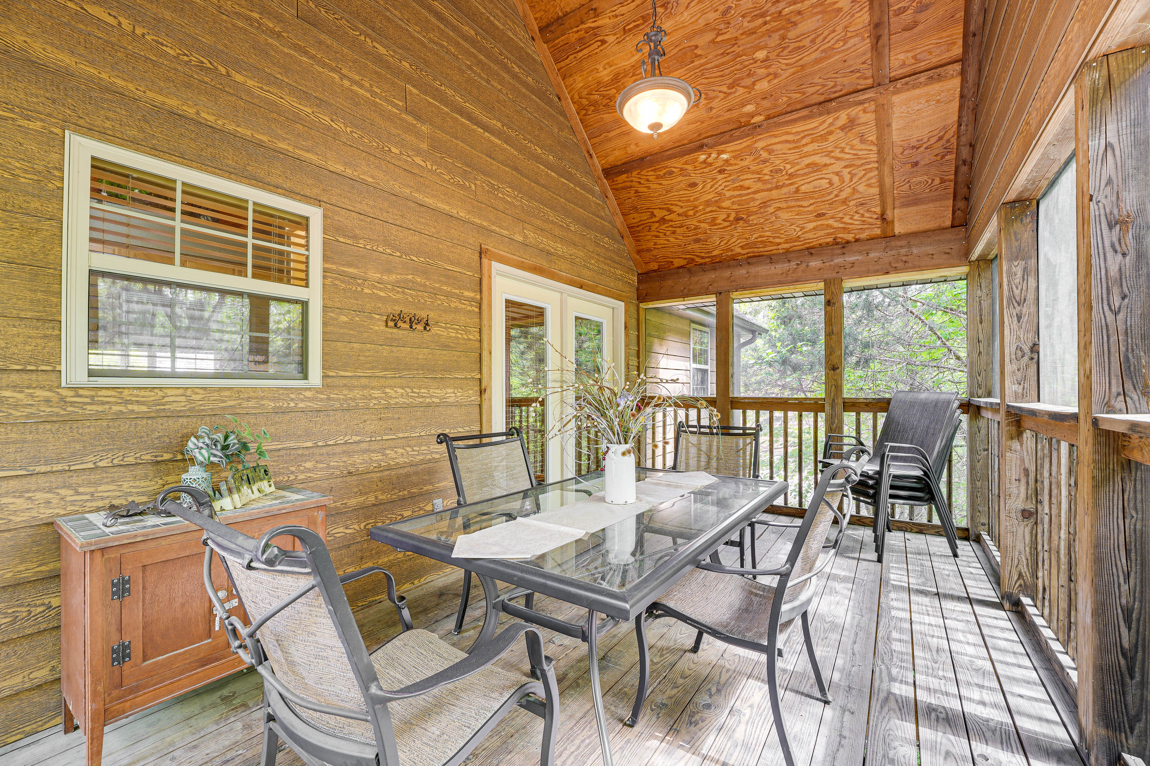 Screened-In Porch