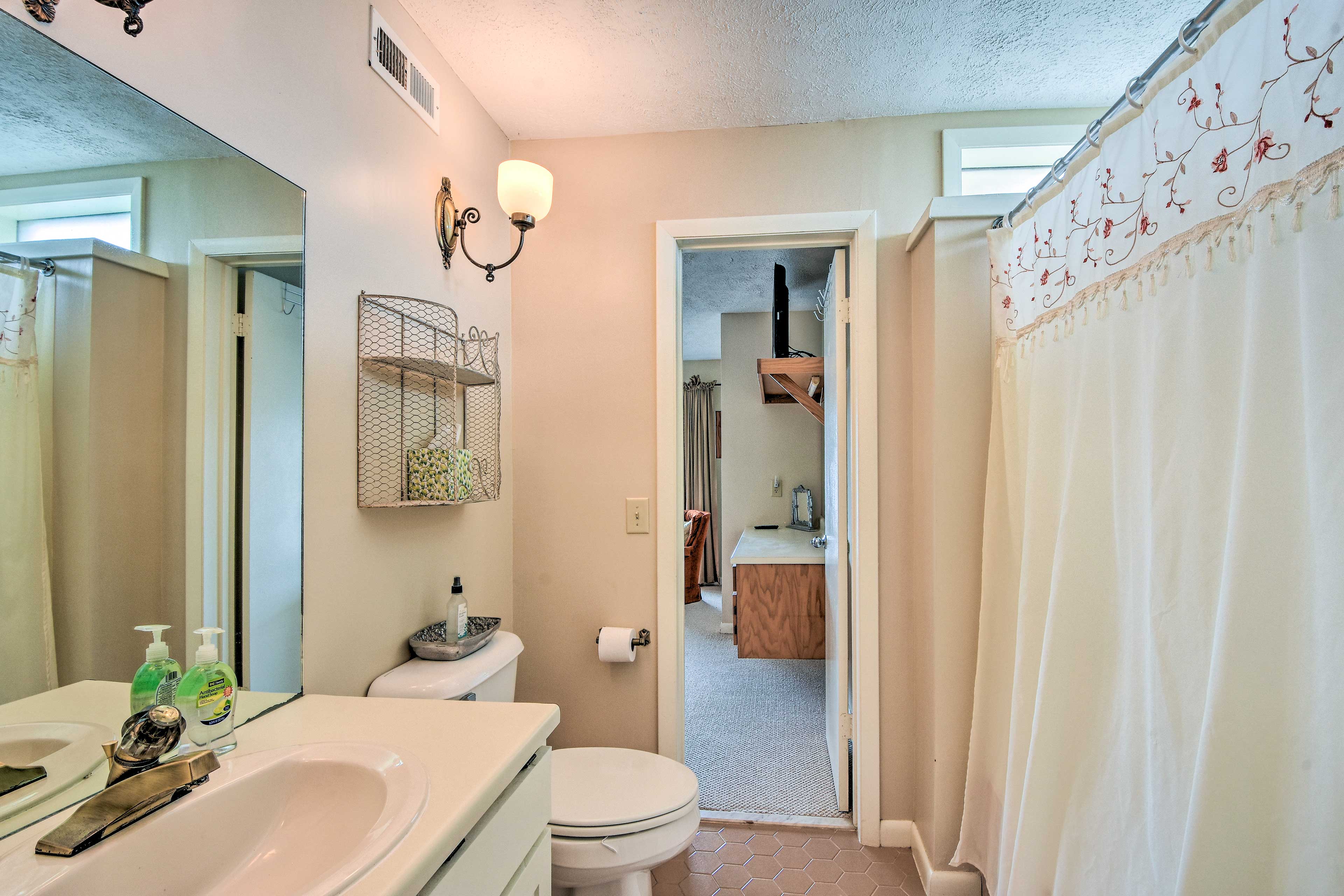 En-Suite Bathroom | Lower Level