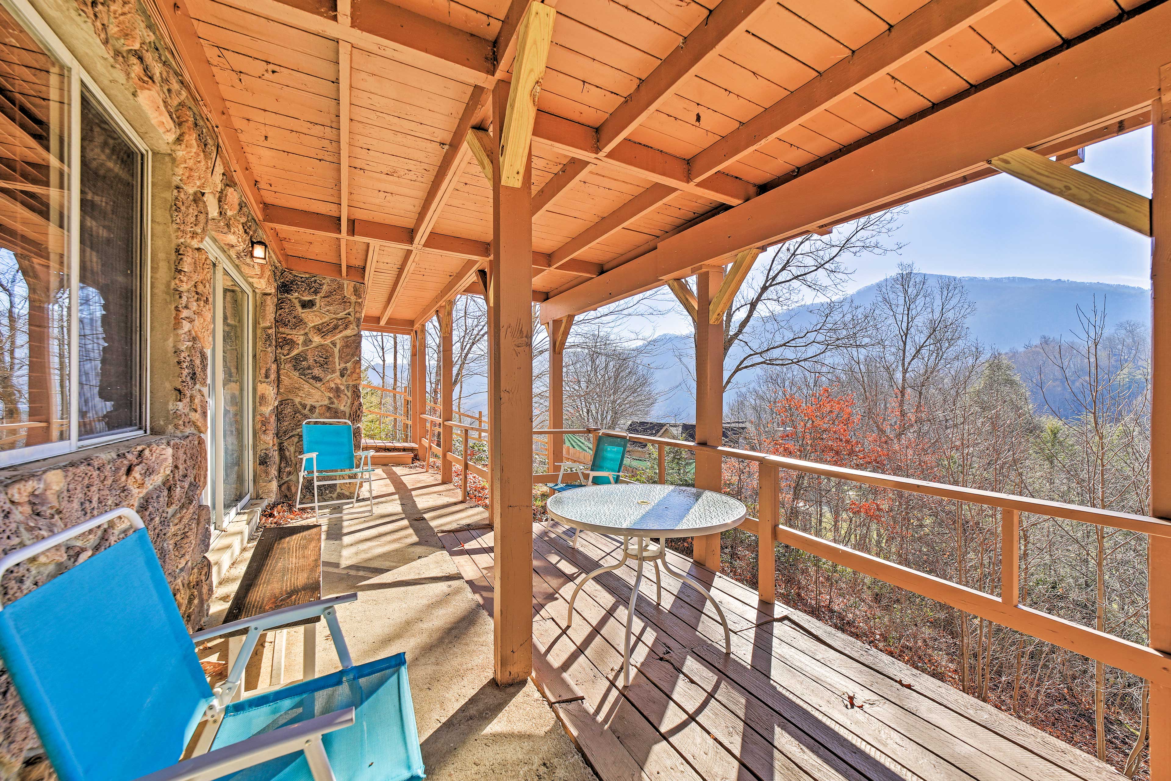 Covered Deck | Mountain Views