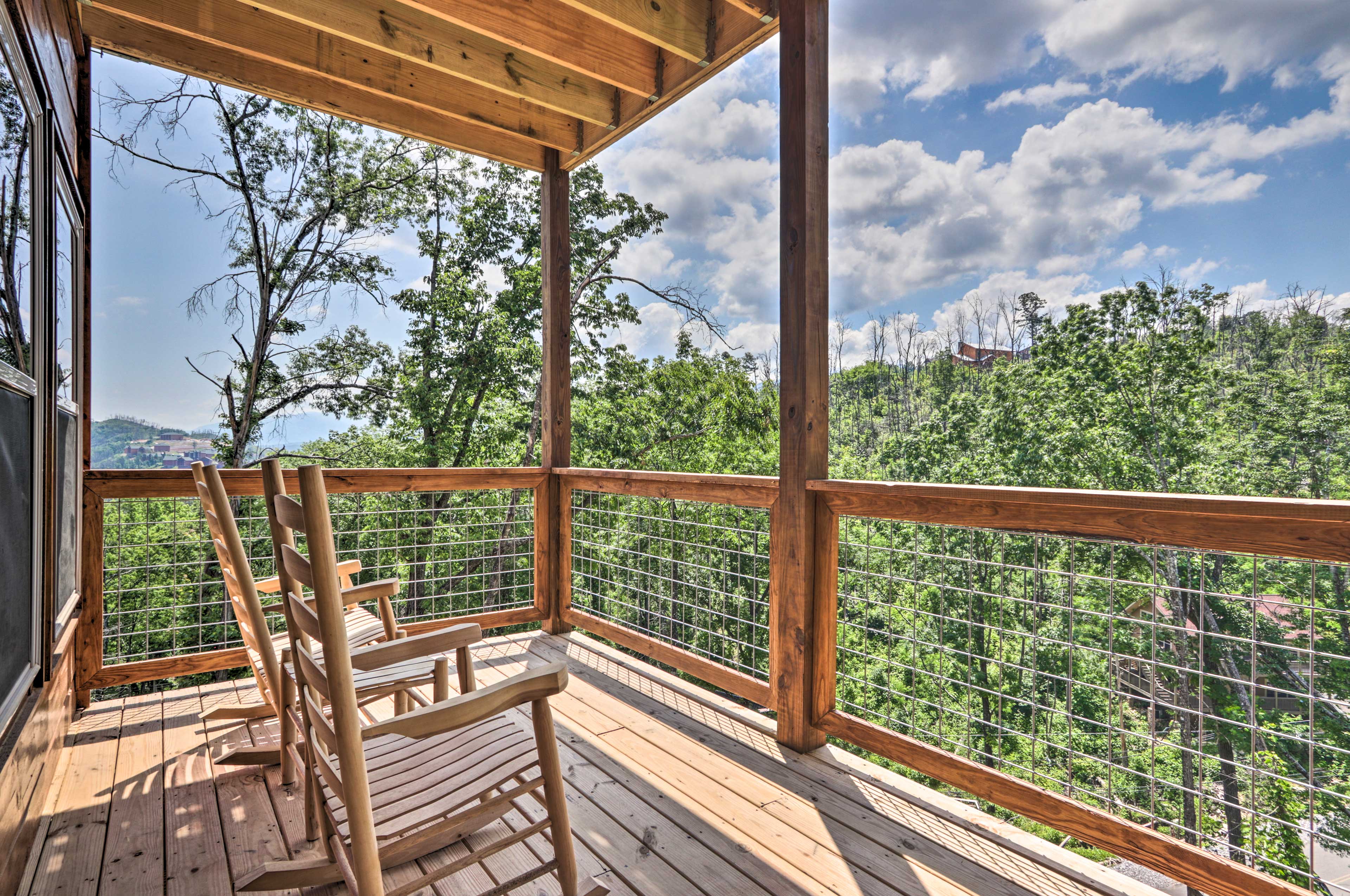 Modern Gatlinburg Cabin w/ Hot Tub, Game Room