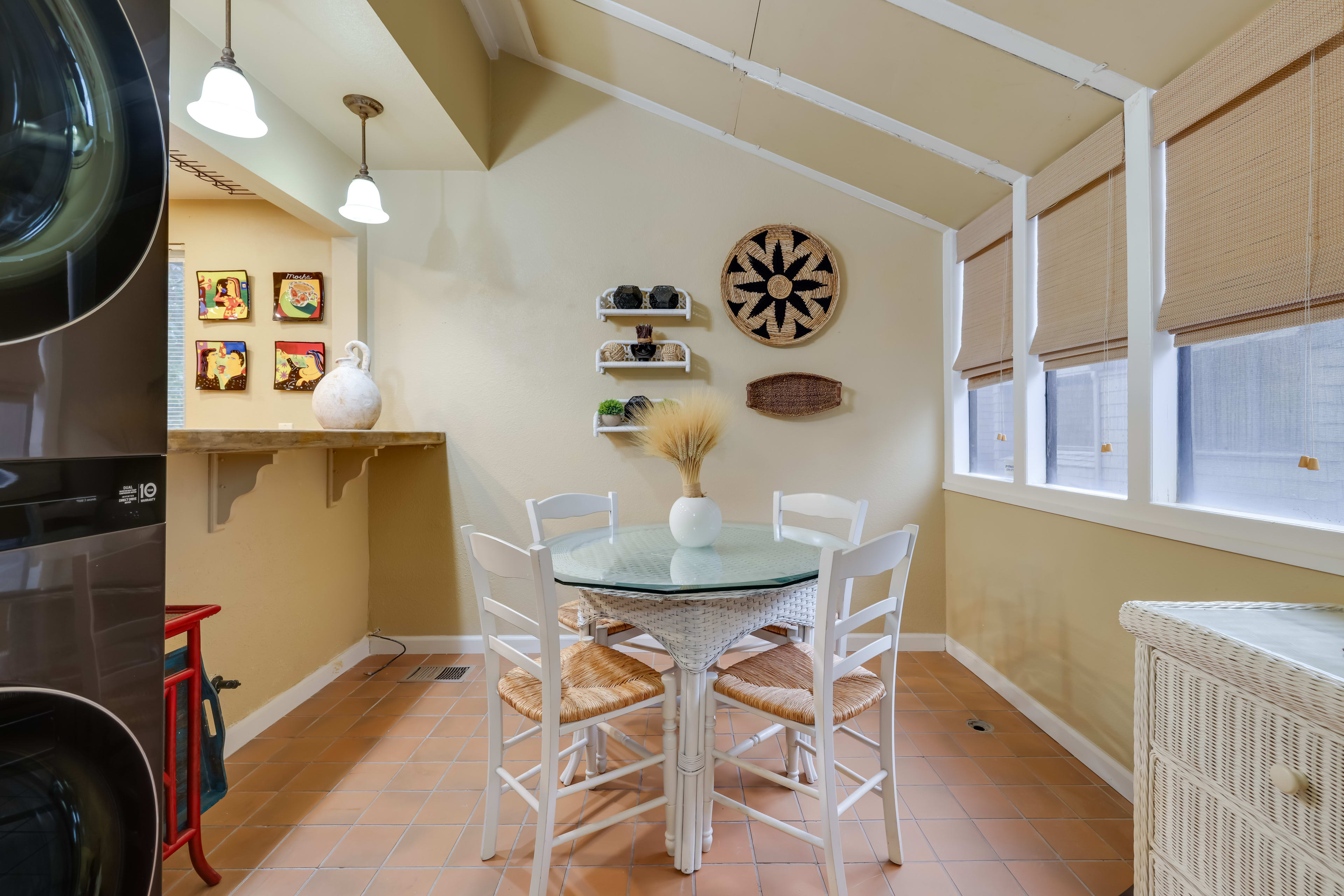 Dining Area | Washer & Dryer