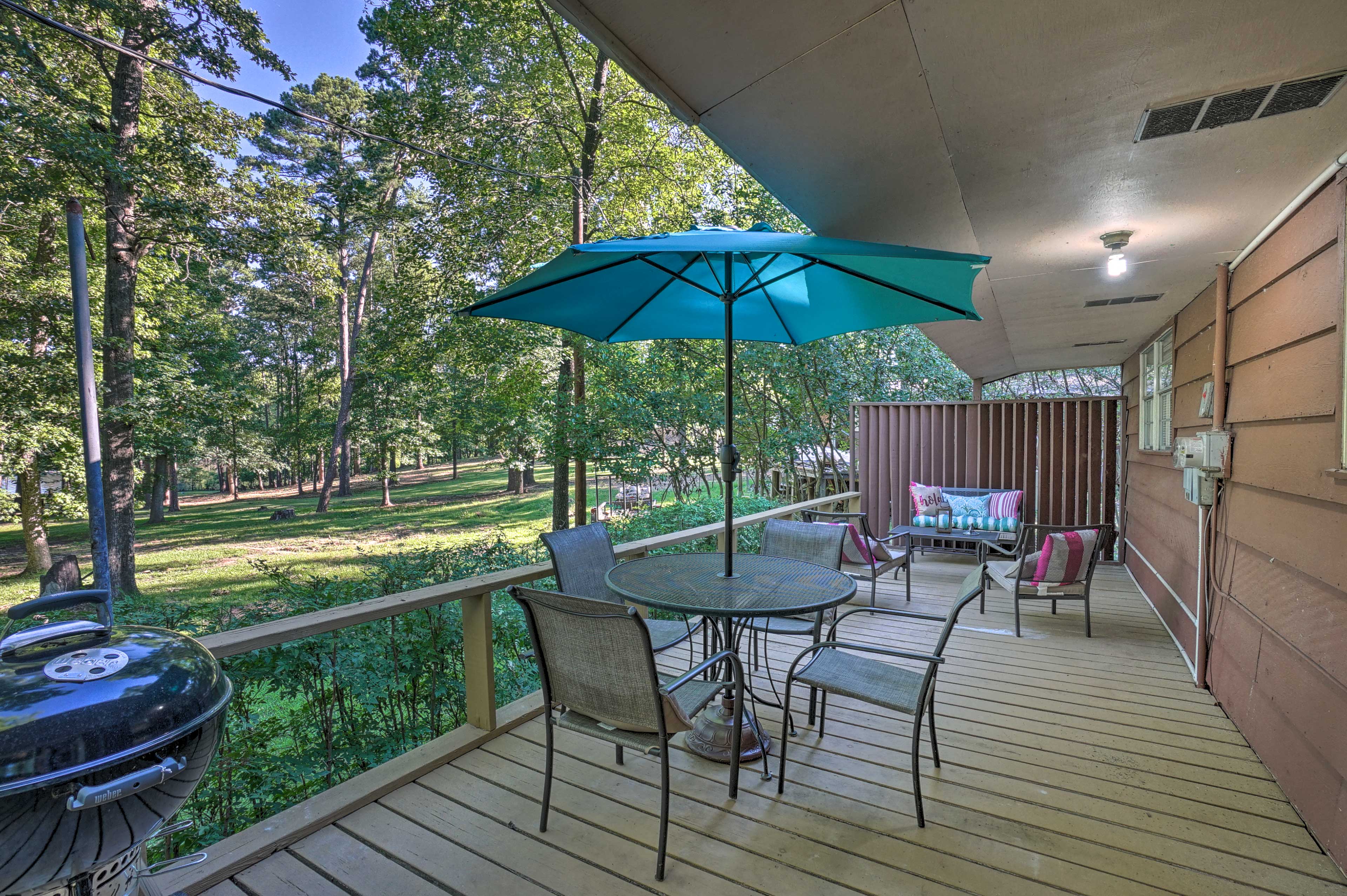 Unwind beside Lake O' the Pines at this waterfront hideaway.