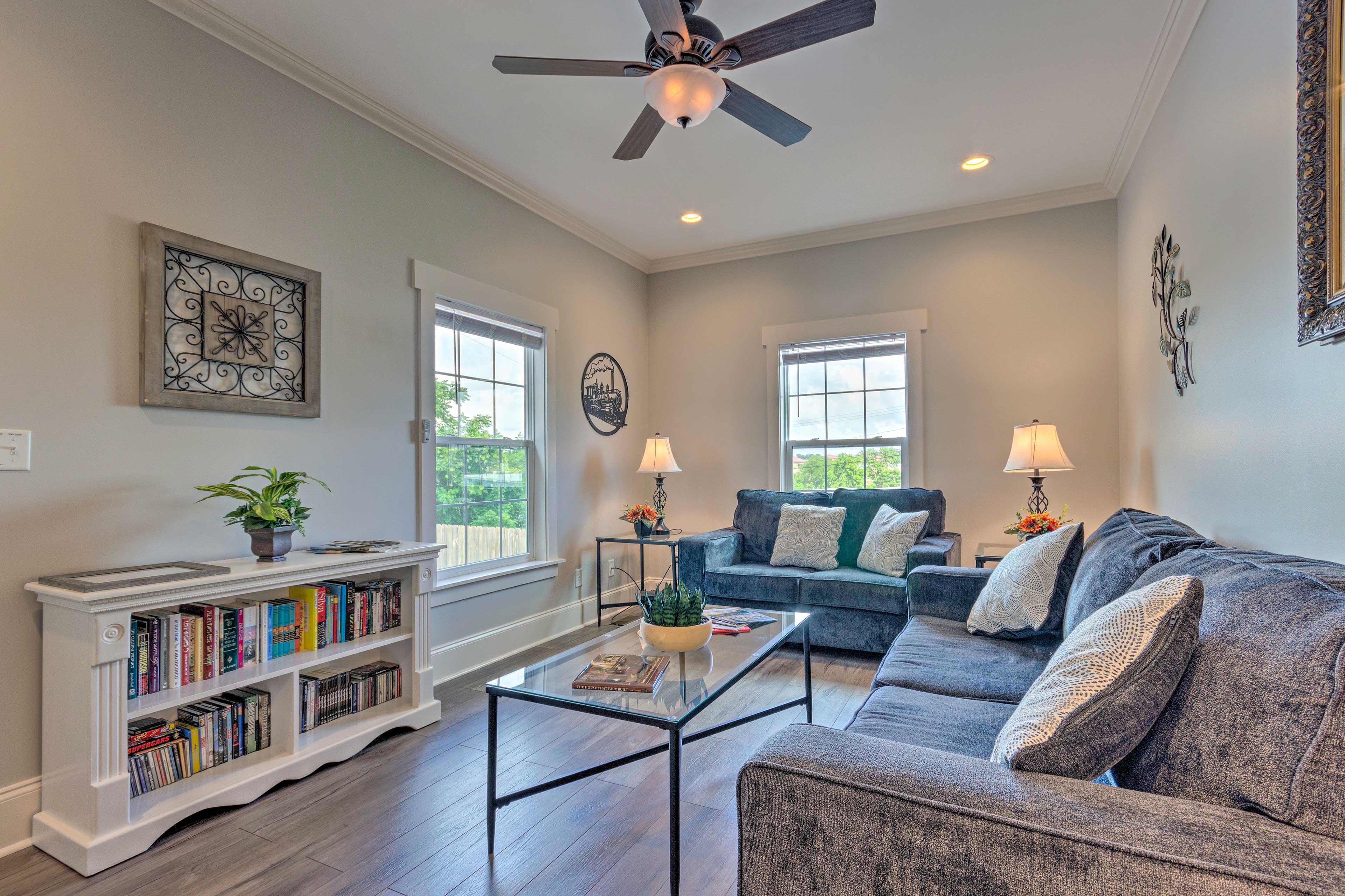 Living Room | Sleeper Sofa | Flat-Screen TV | Books