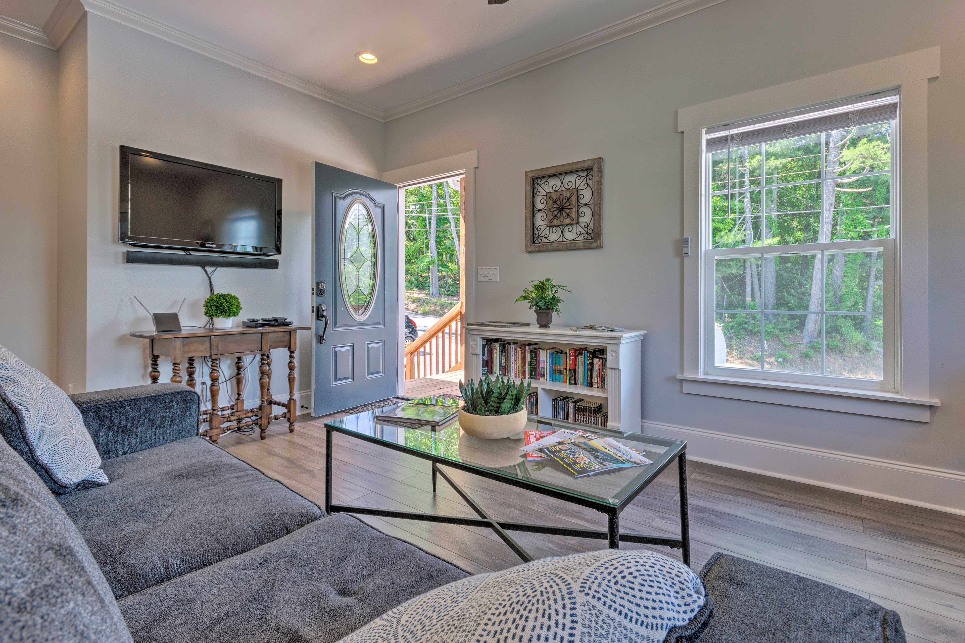 Living Room | Sleeper Sofa | Flat-Screen TV | Books