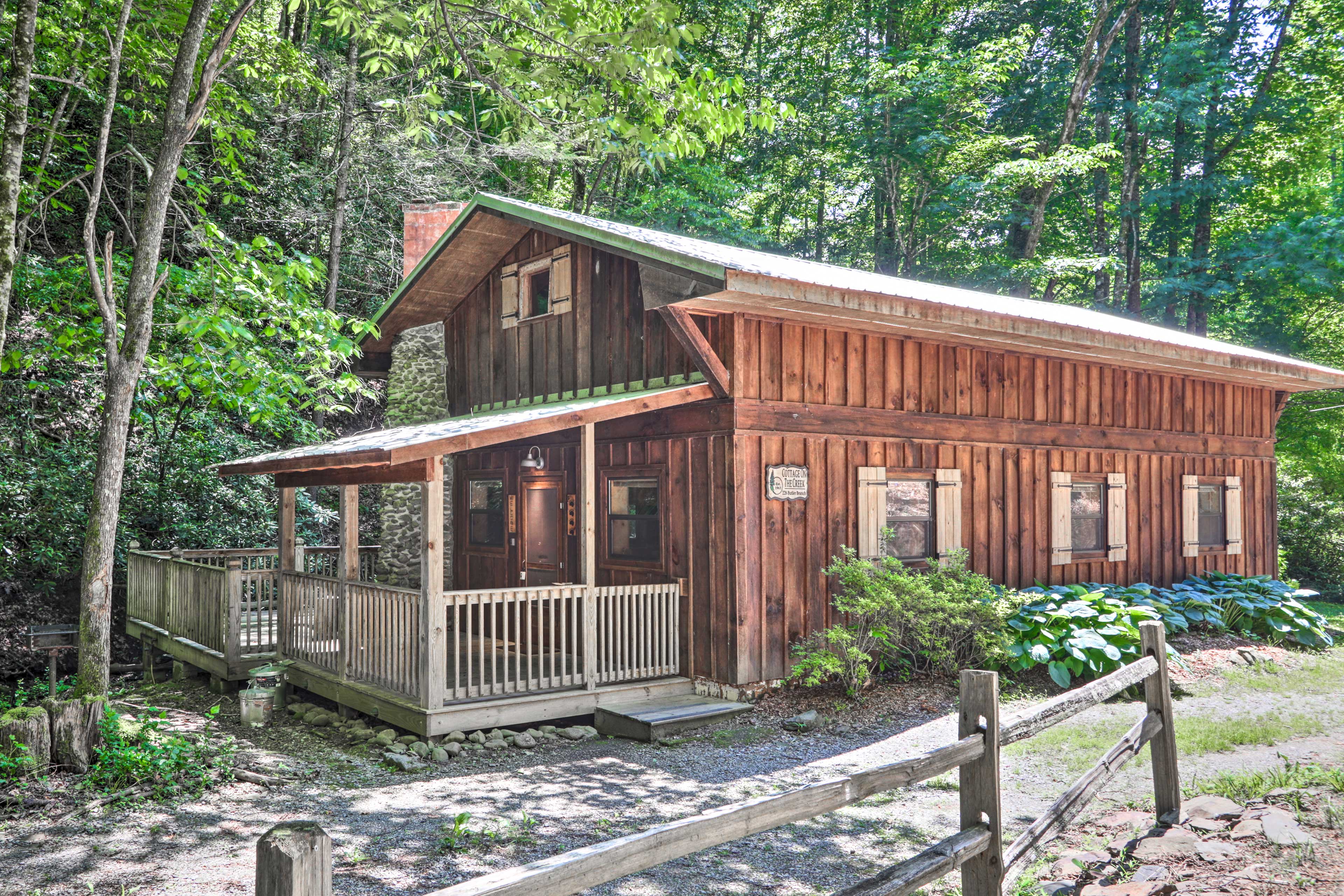 Gatlinburg Vacation Rental | 2BR | 1BA | 1,100 Sq Ft | Steps to Enter