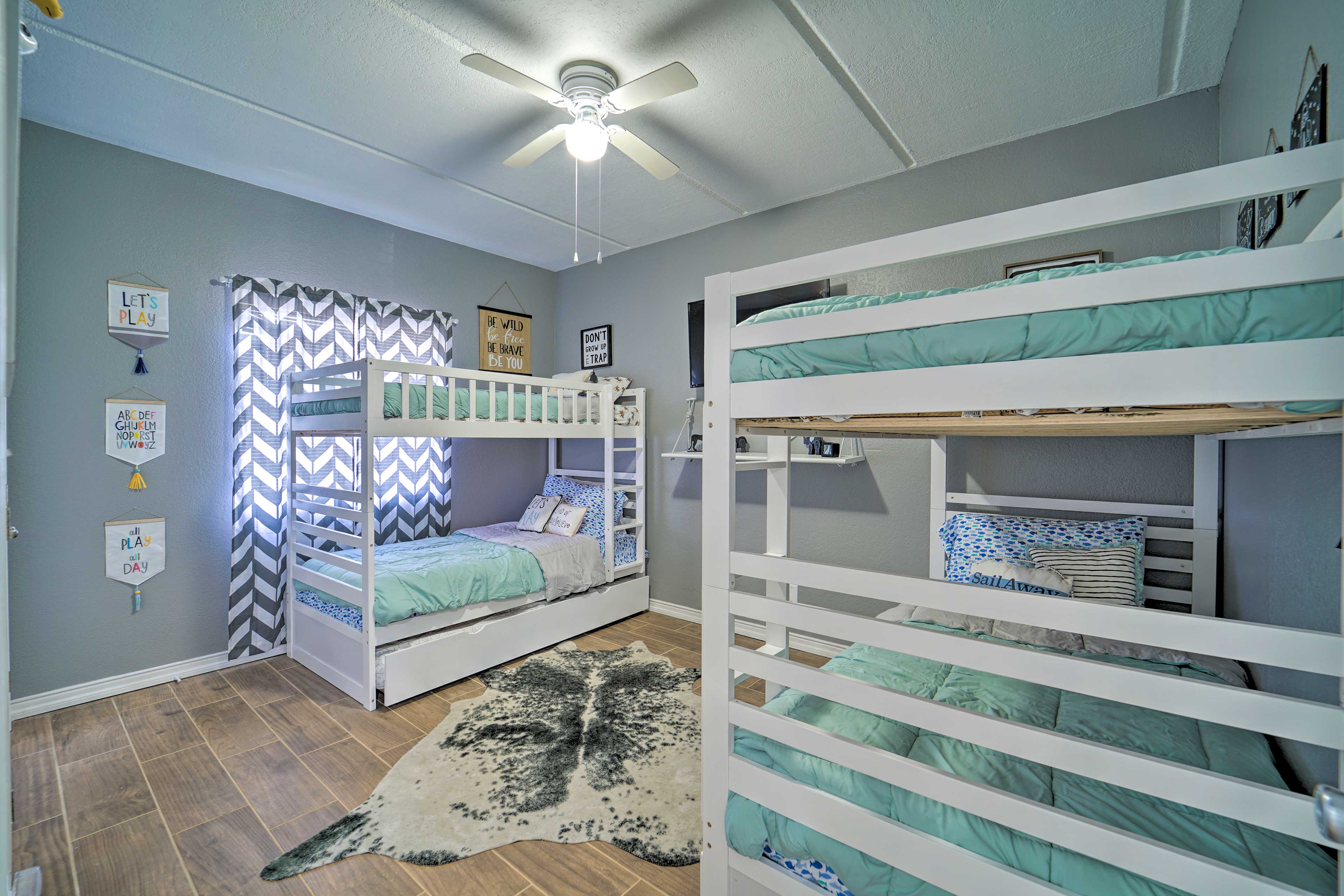 Bedroom 2 | 2 Twin Bunk Beds w/ 2 Twin Trundles