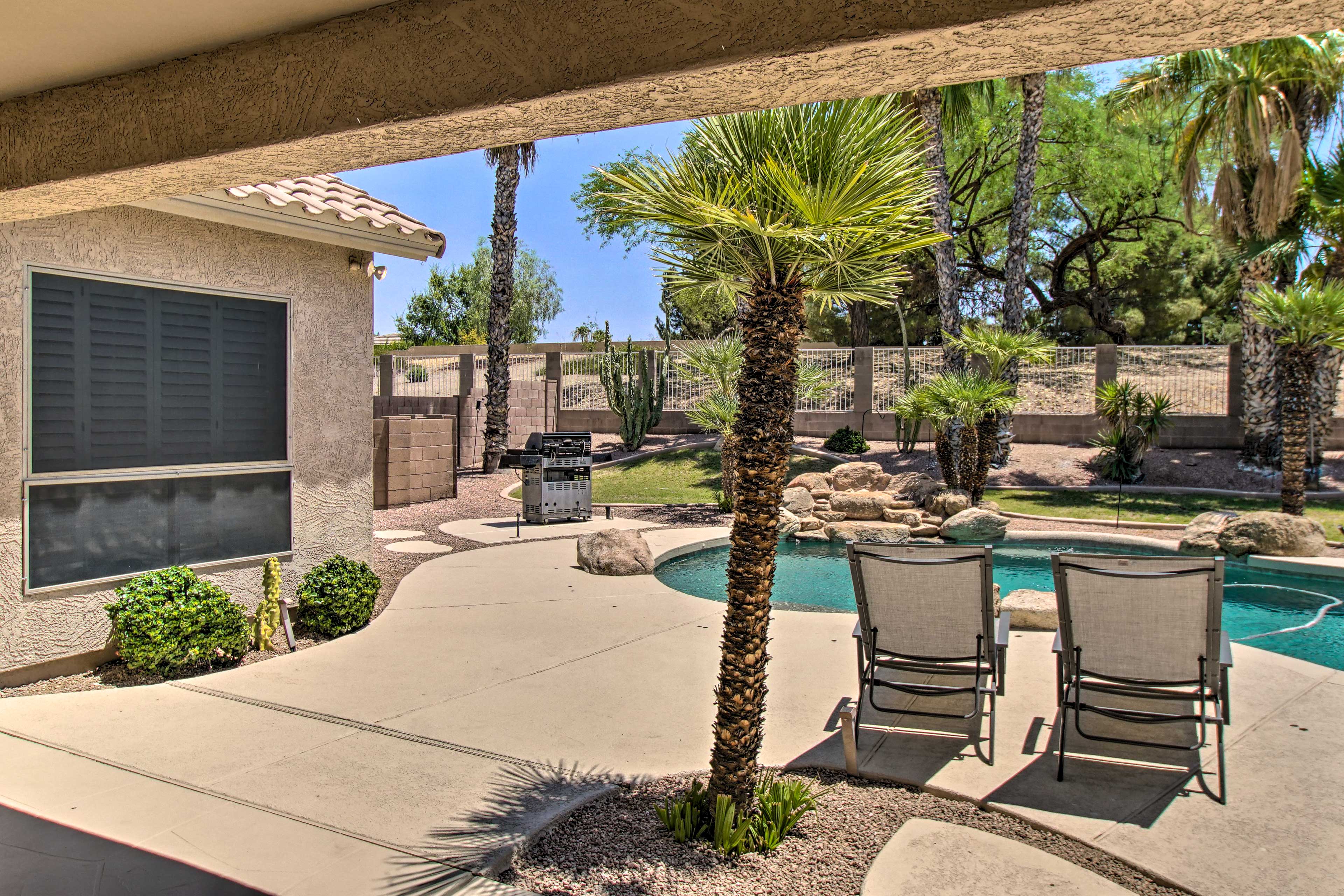 Private Yard: Pool | Hot Tub | Gas Grill | Lounge Chairs