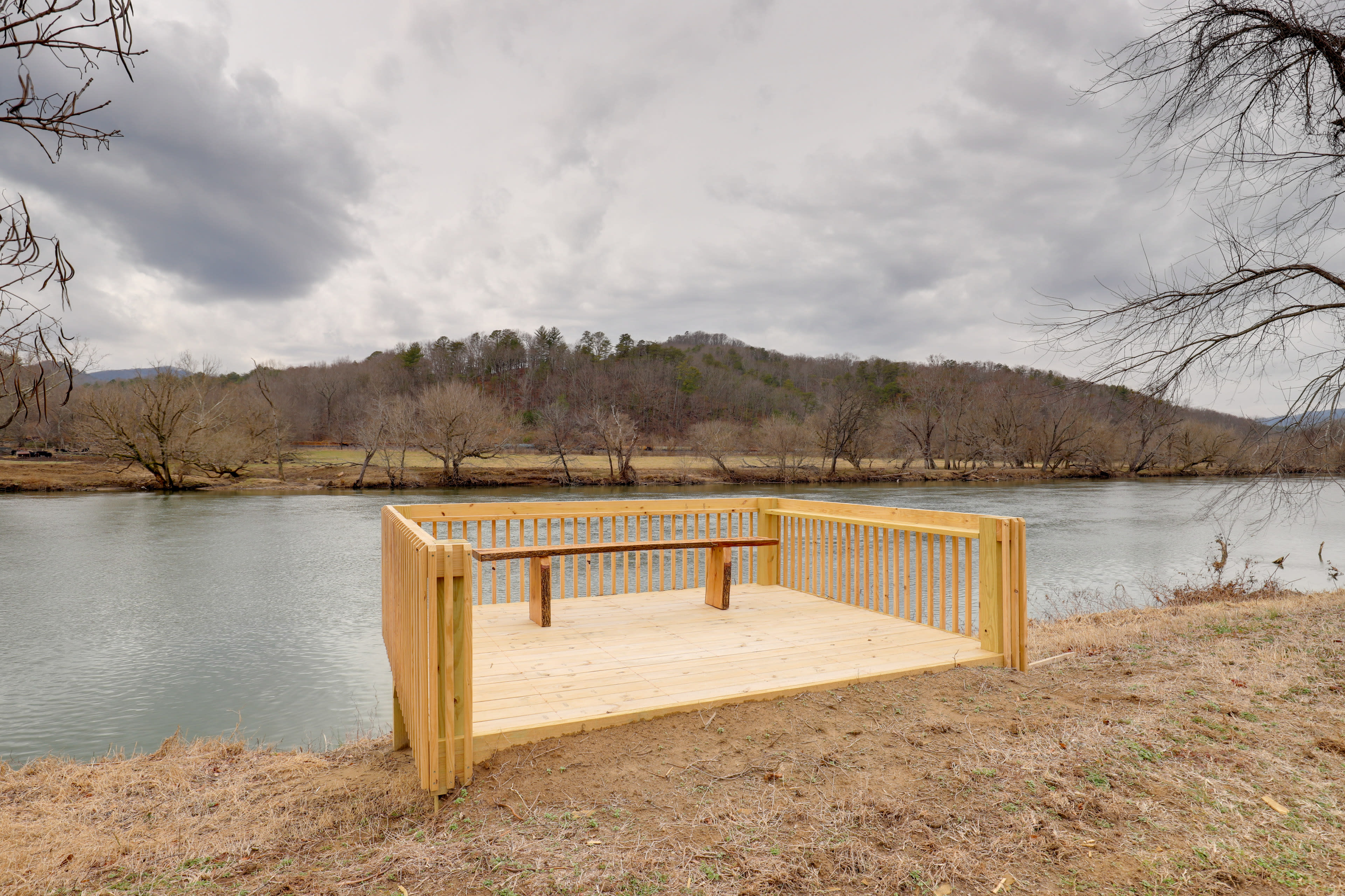 Deck | River Access | Picnic Table | Charcoal Grill