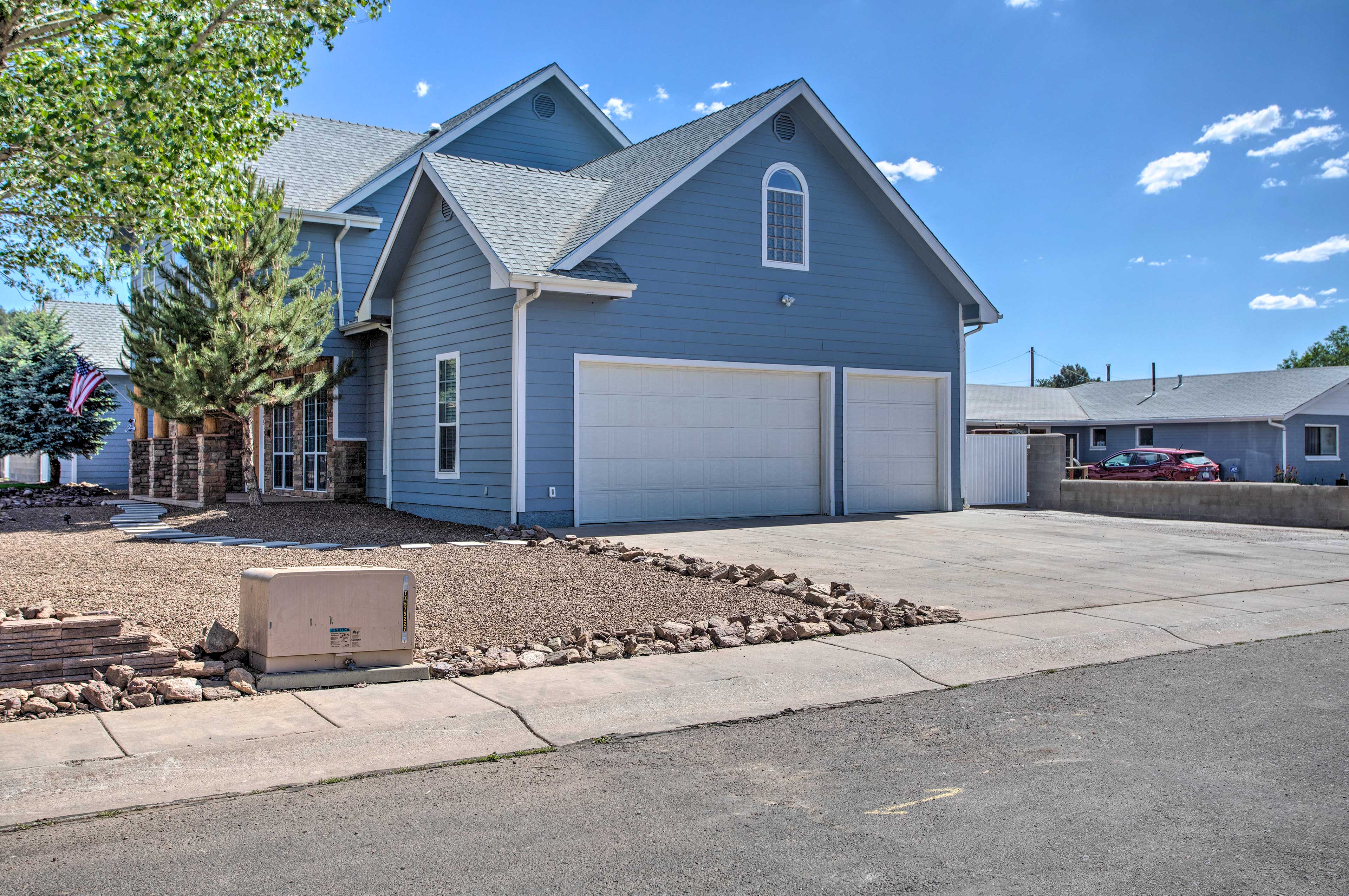 Parking | Driveway (3 Vehicles)