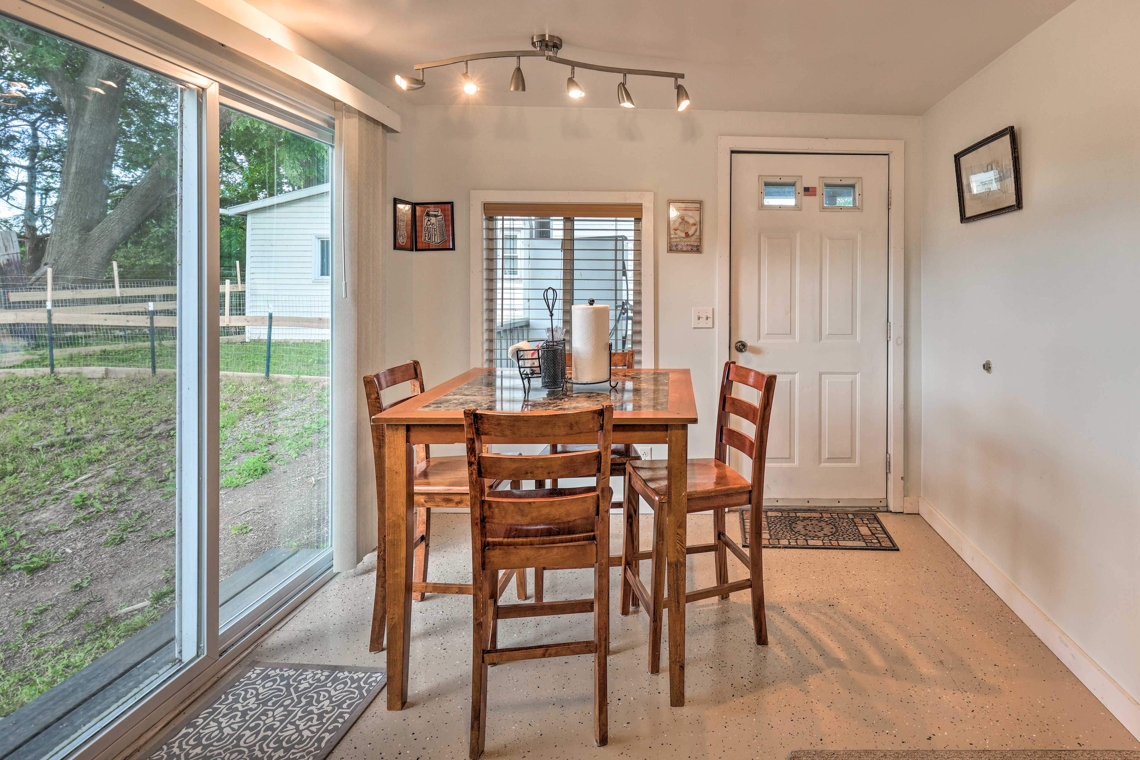 Kitchen | Dining Area