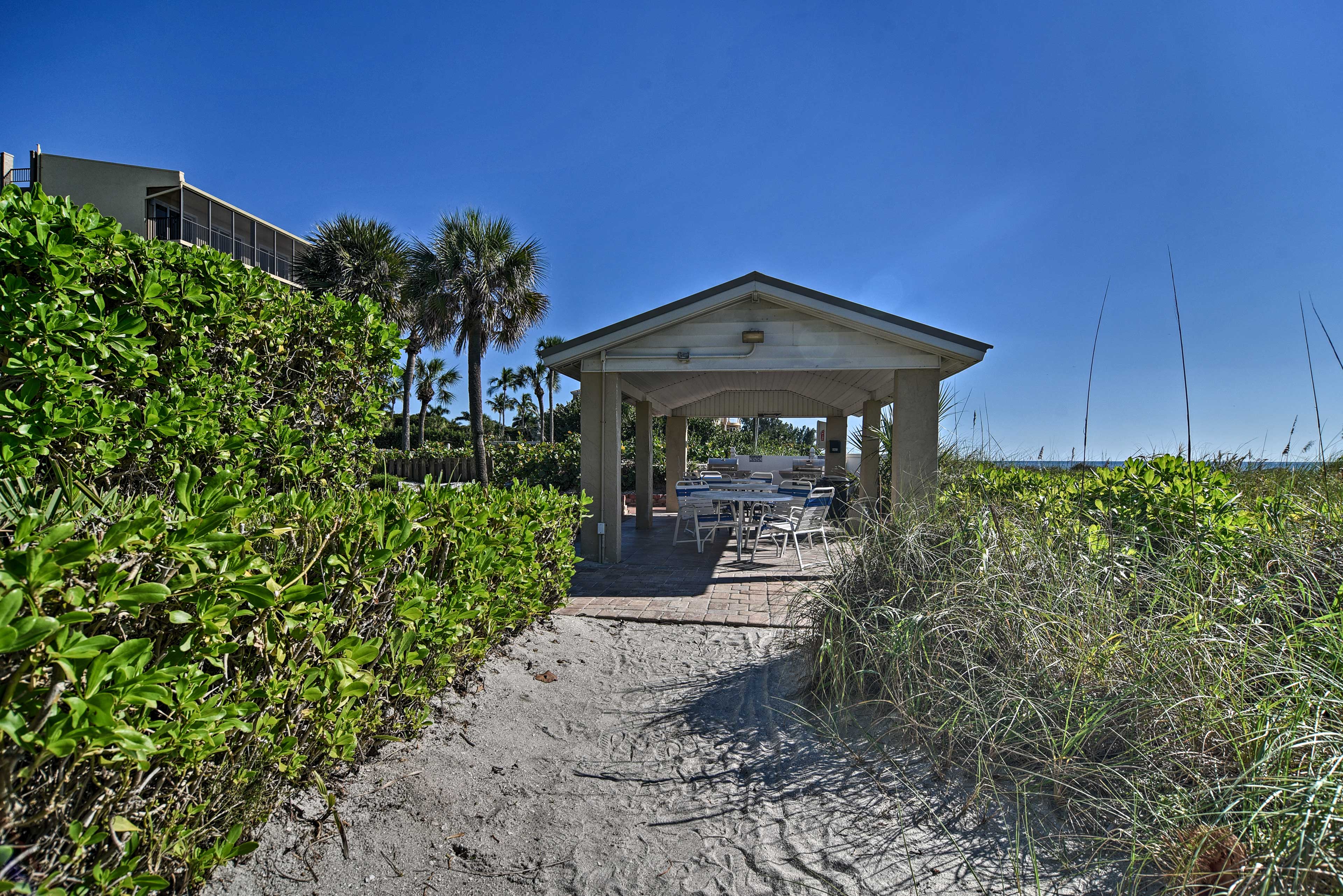 Resort Amenities | Gazebo | Outdoor Dining Tables