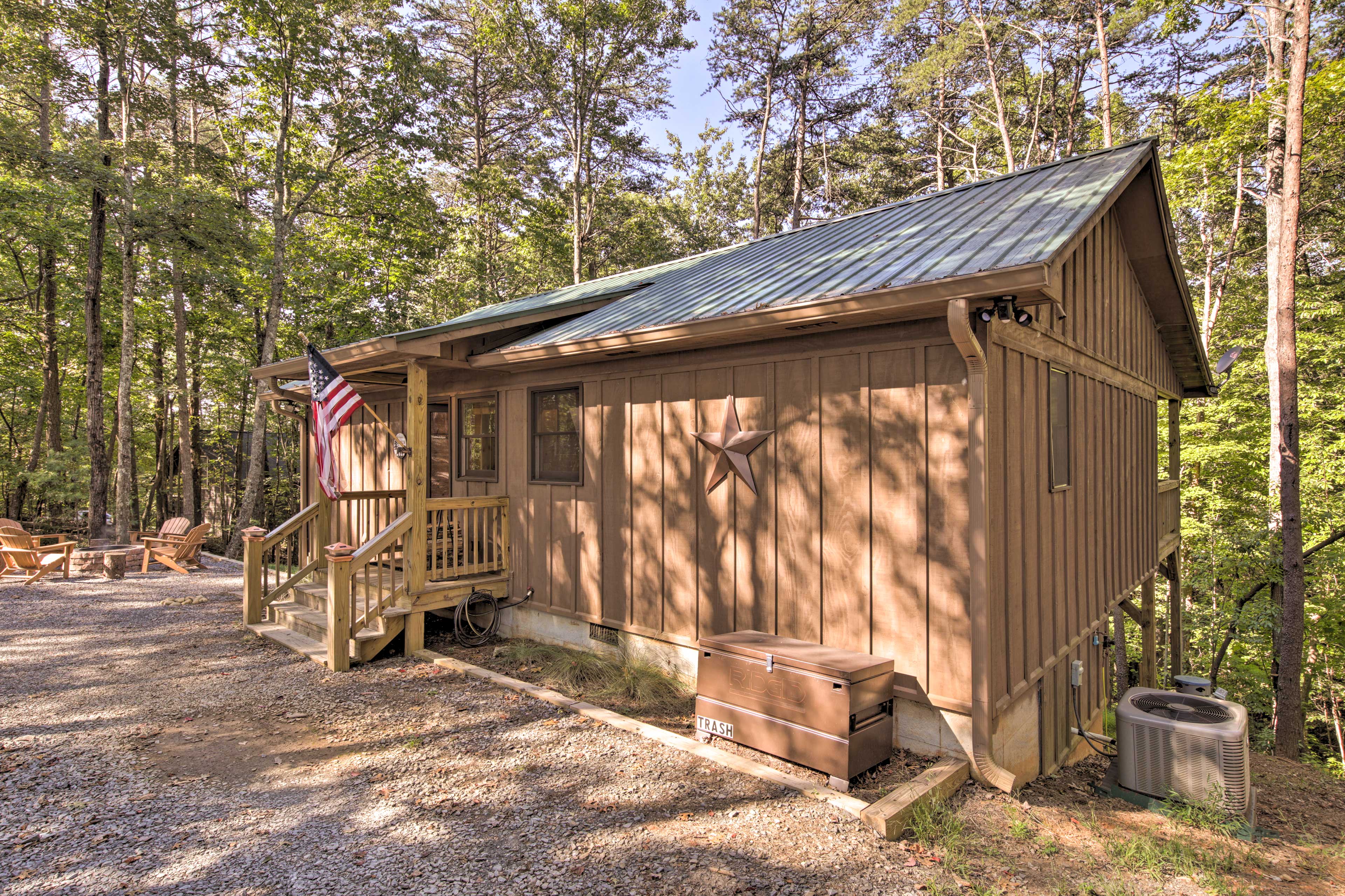 Cabin Exterior | Driveway (4 Vehicles)