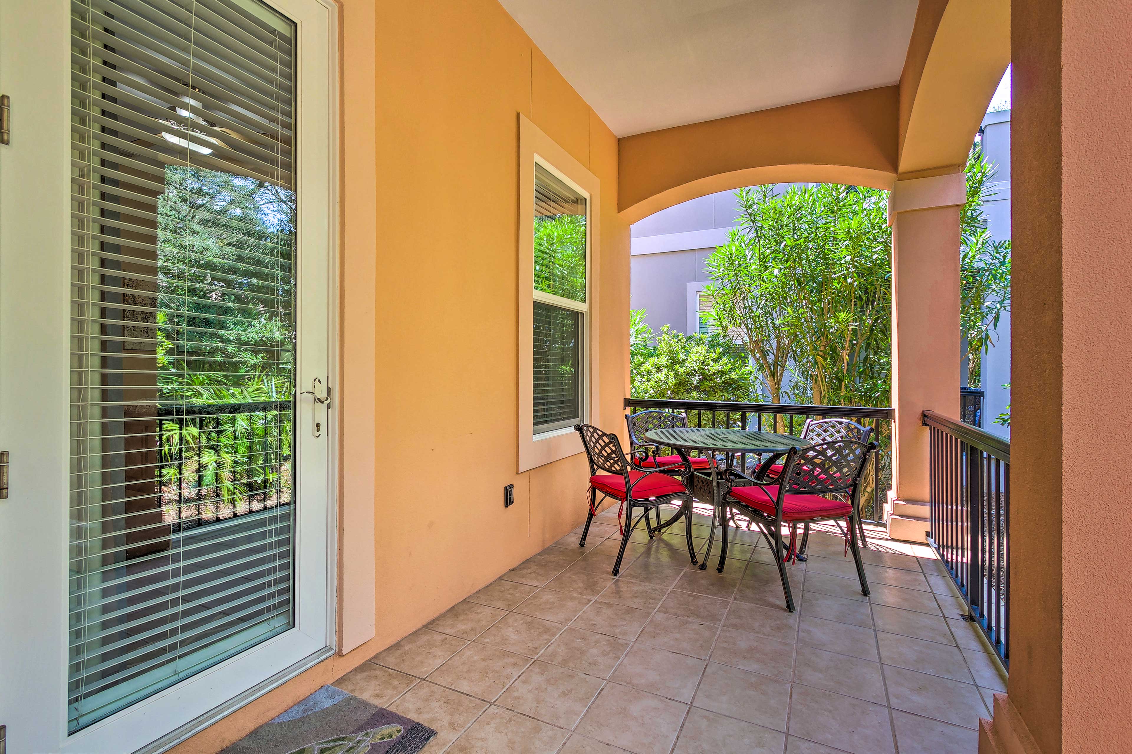 Covered Patio | Outdoor Dining