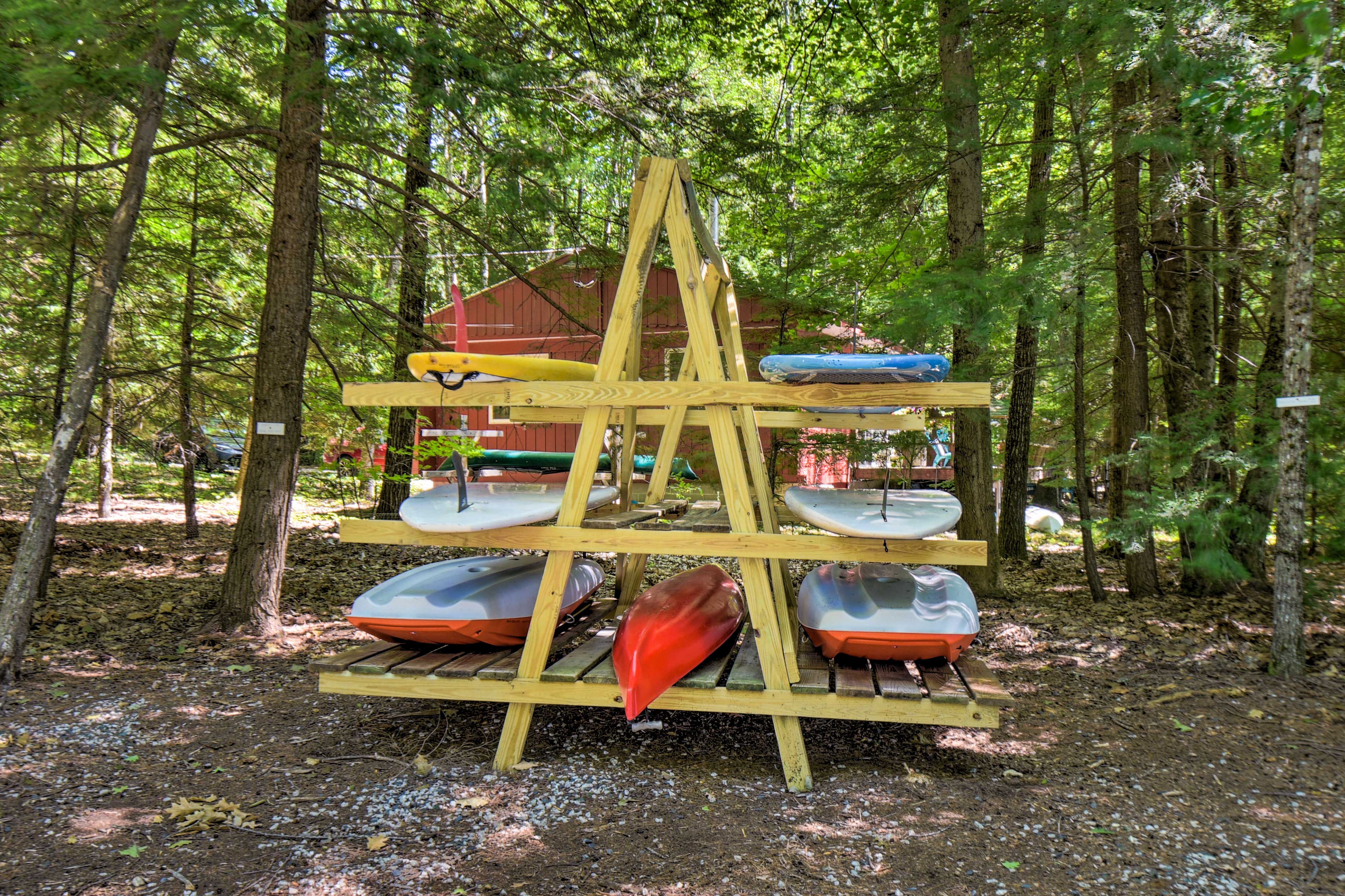 Private Exterior Space | Kayaks