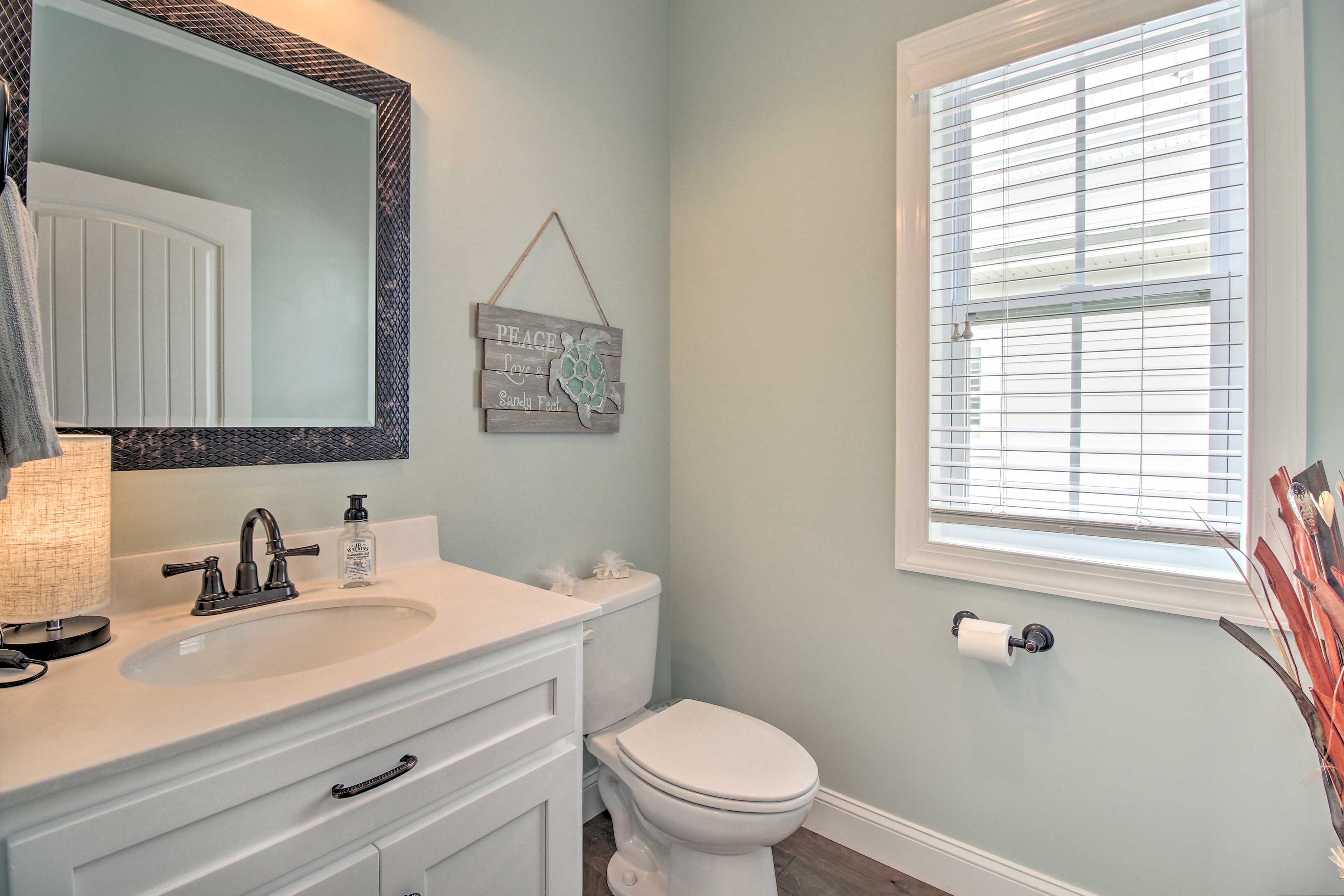 Freshen up in the bathroom before heading out for a seafood dinner!