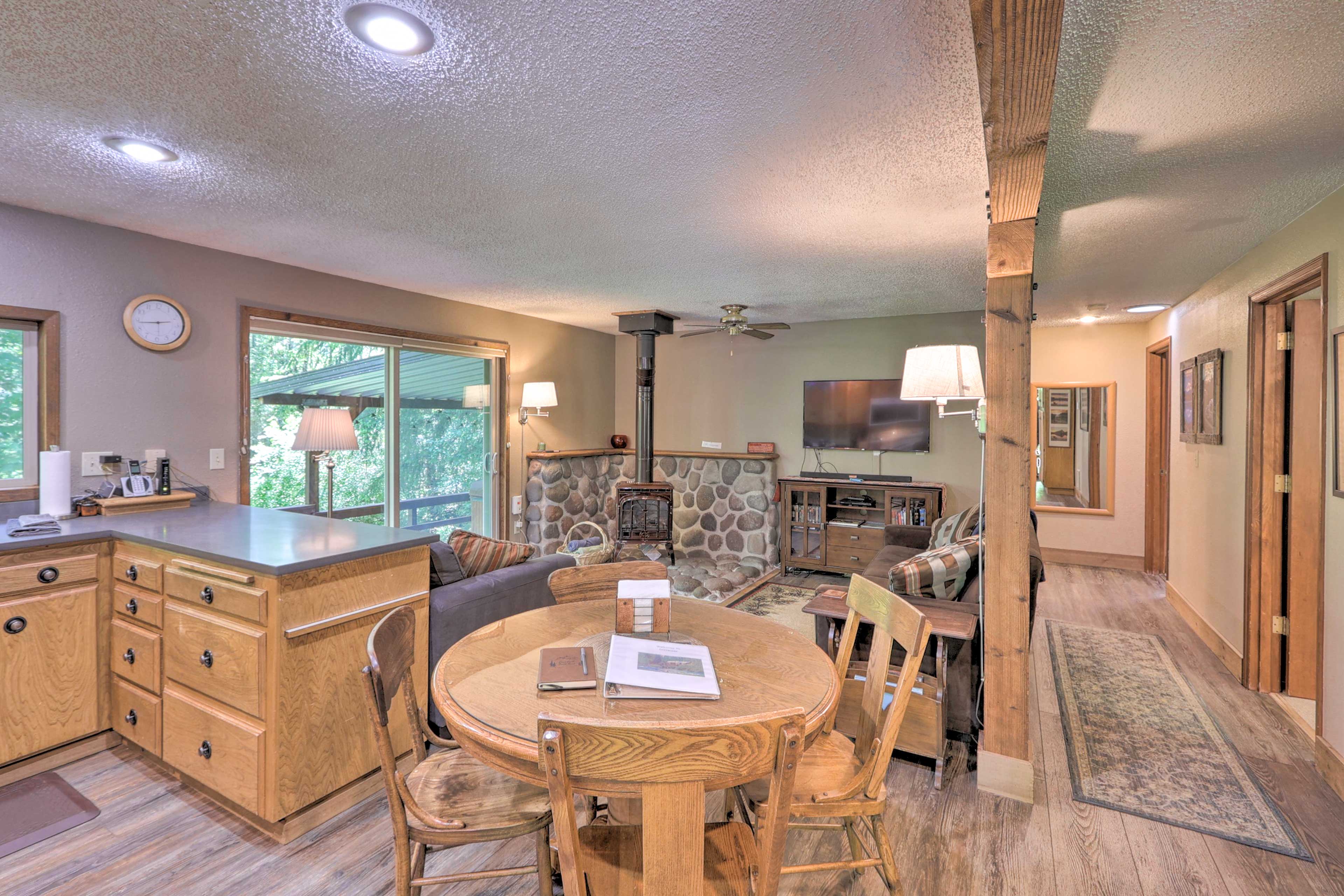 Dining Area | Dishware Provided