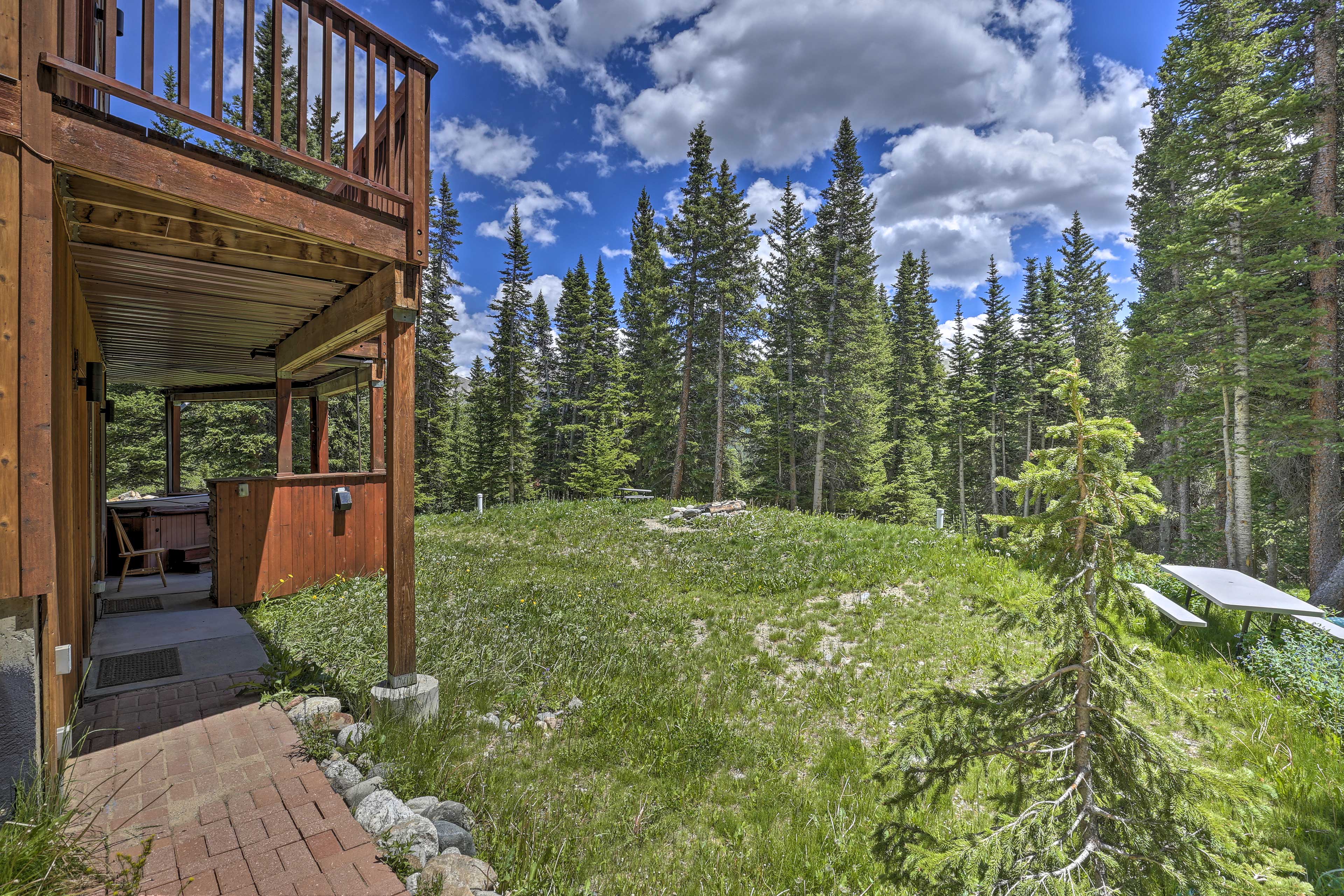 Private Exterior Space | Picnic Table