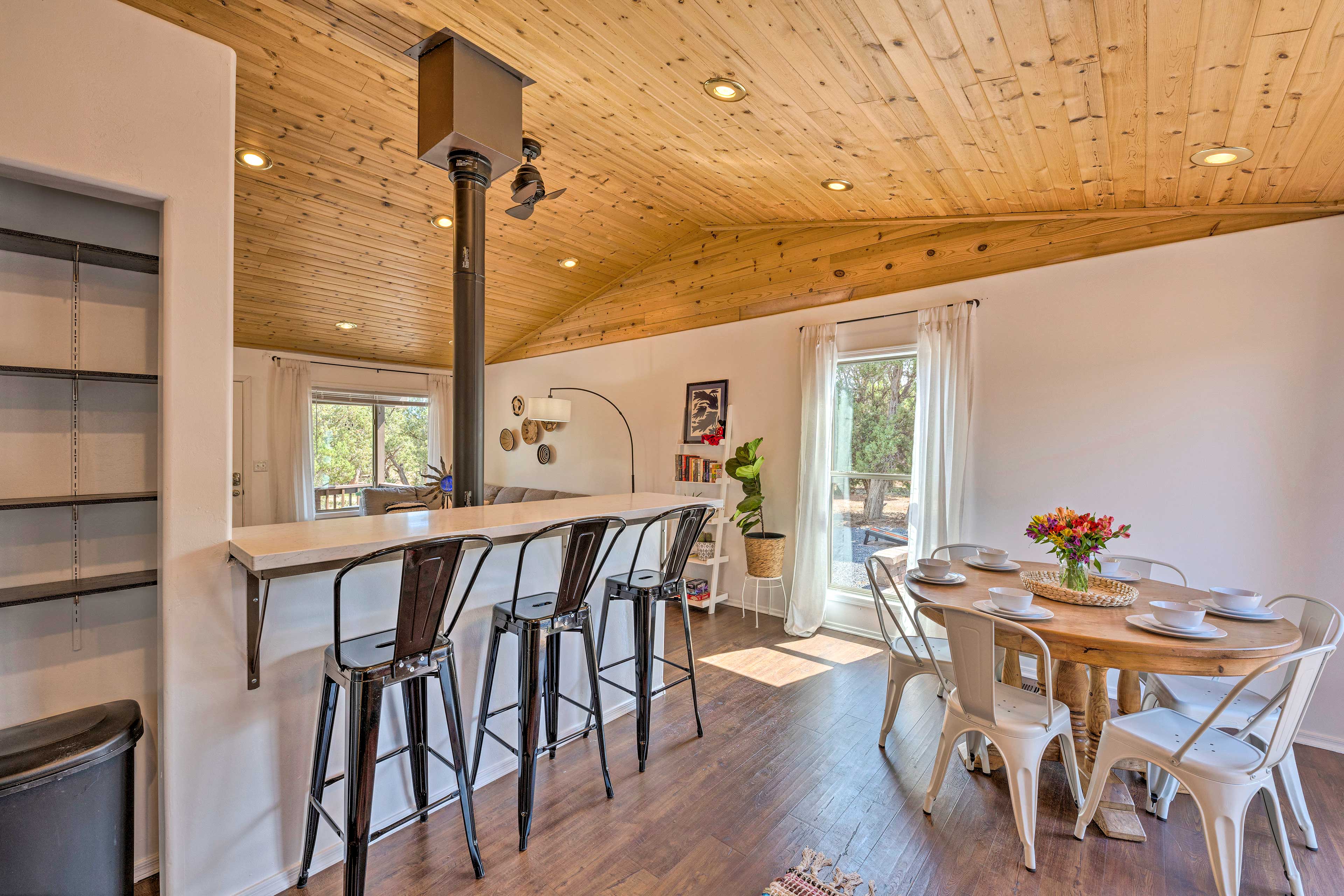 There's a seat for everyone between the dining table and breakfast bar.