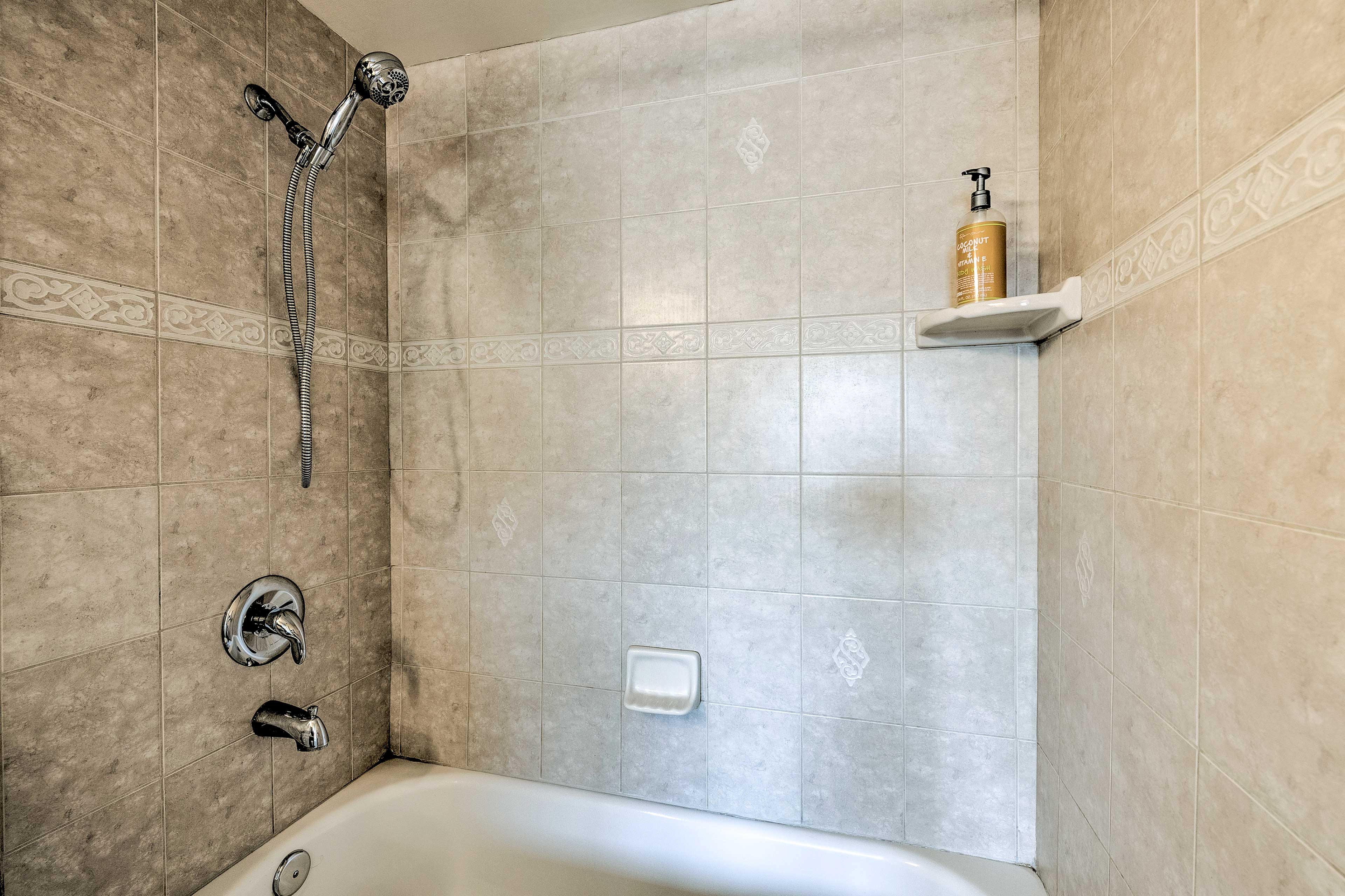 Full Bathroom | Tub/Shower Combo