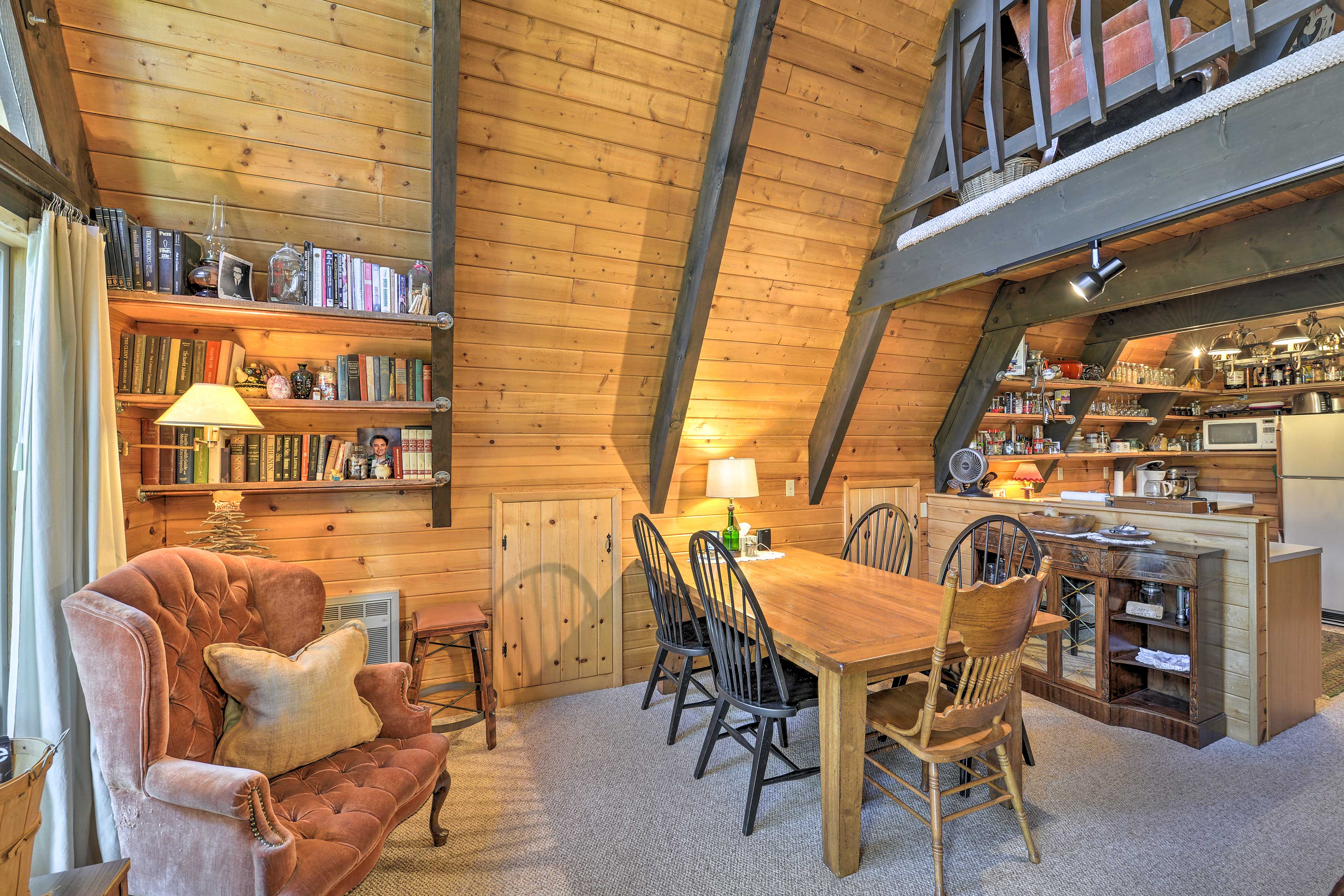 Dining Area | Dishware Provided