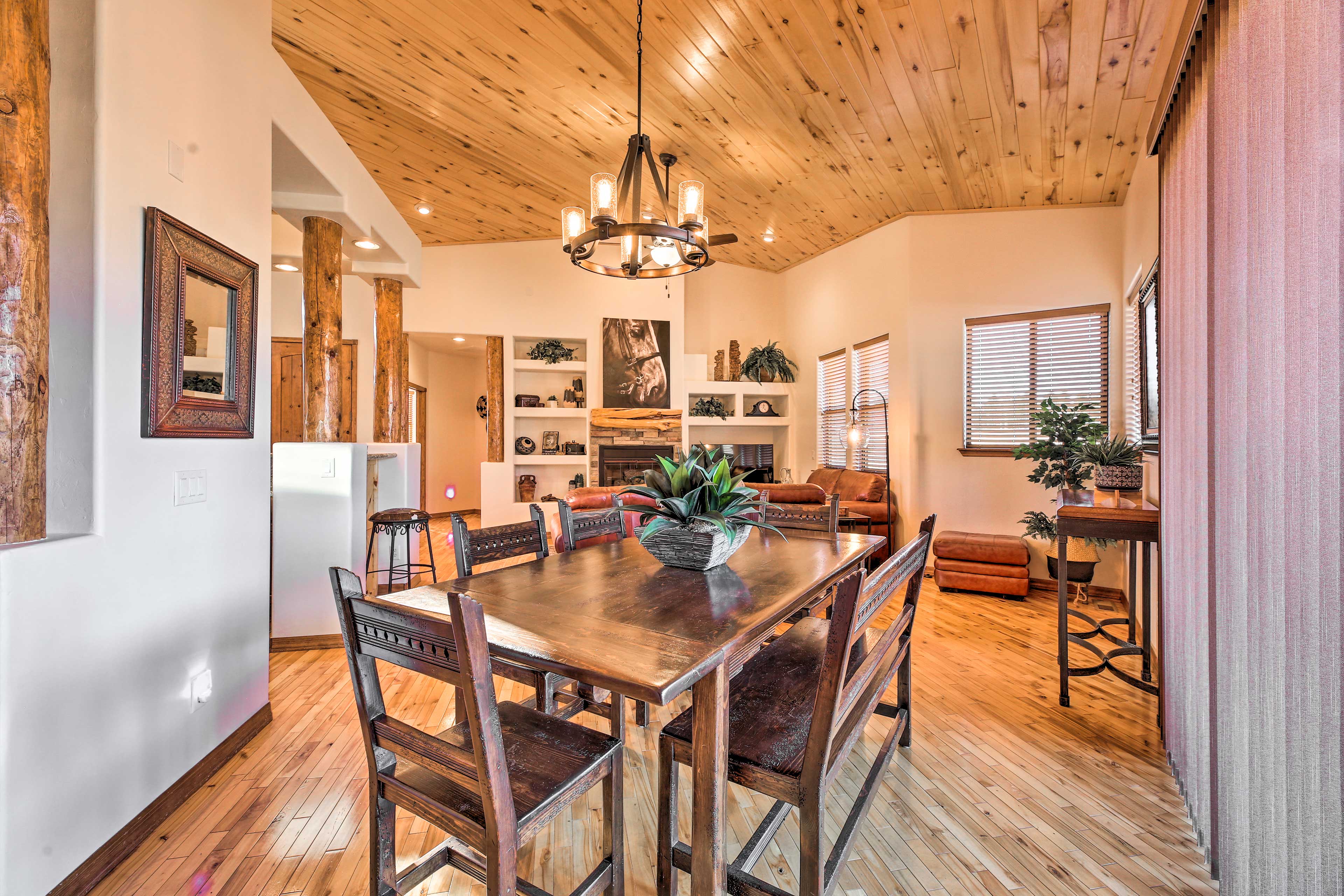 Dining Area | Dishware & Flatware Provided