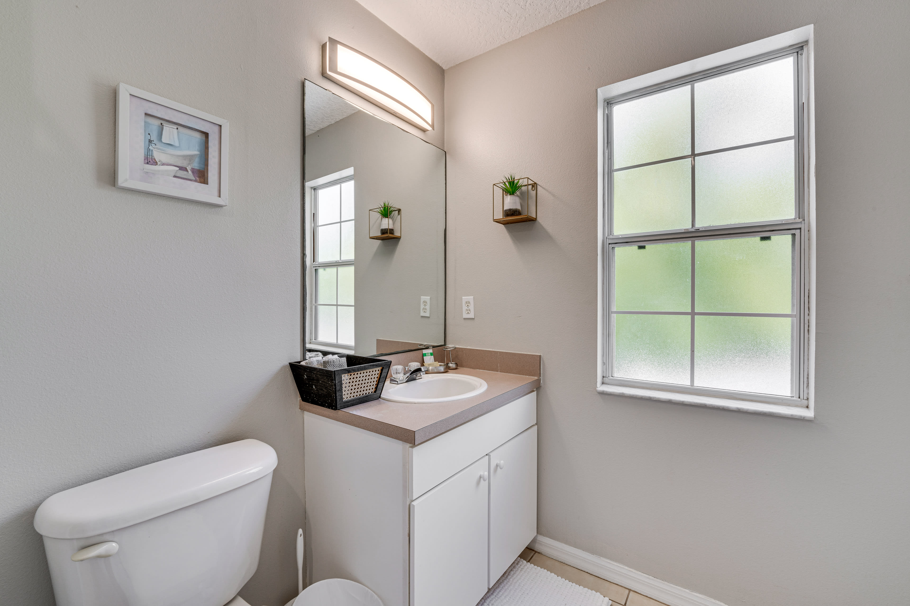 En-Suite Bathroom | Towels Provided