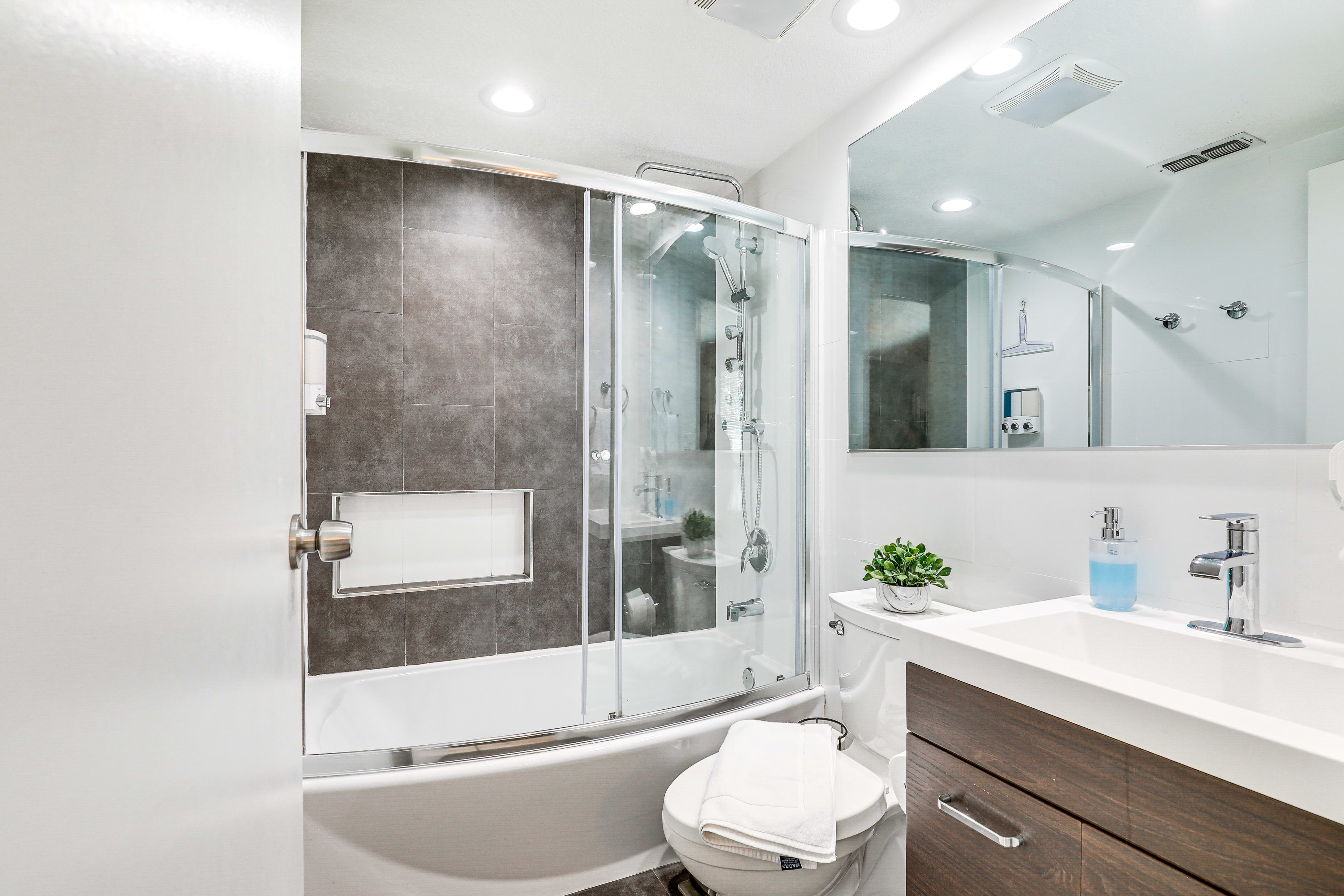 En-Suite Bathroom | Towels Provided