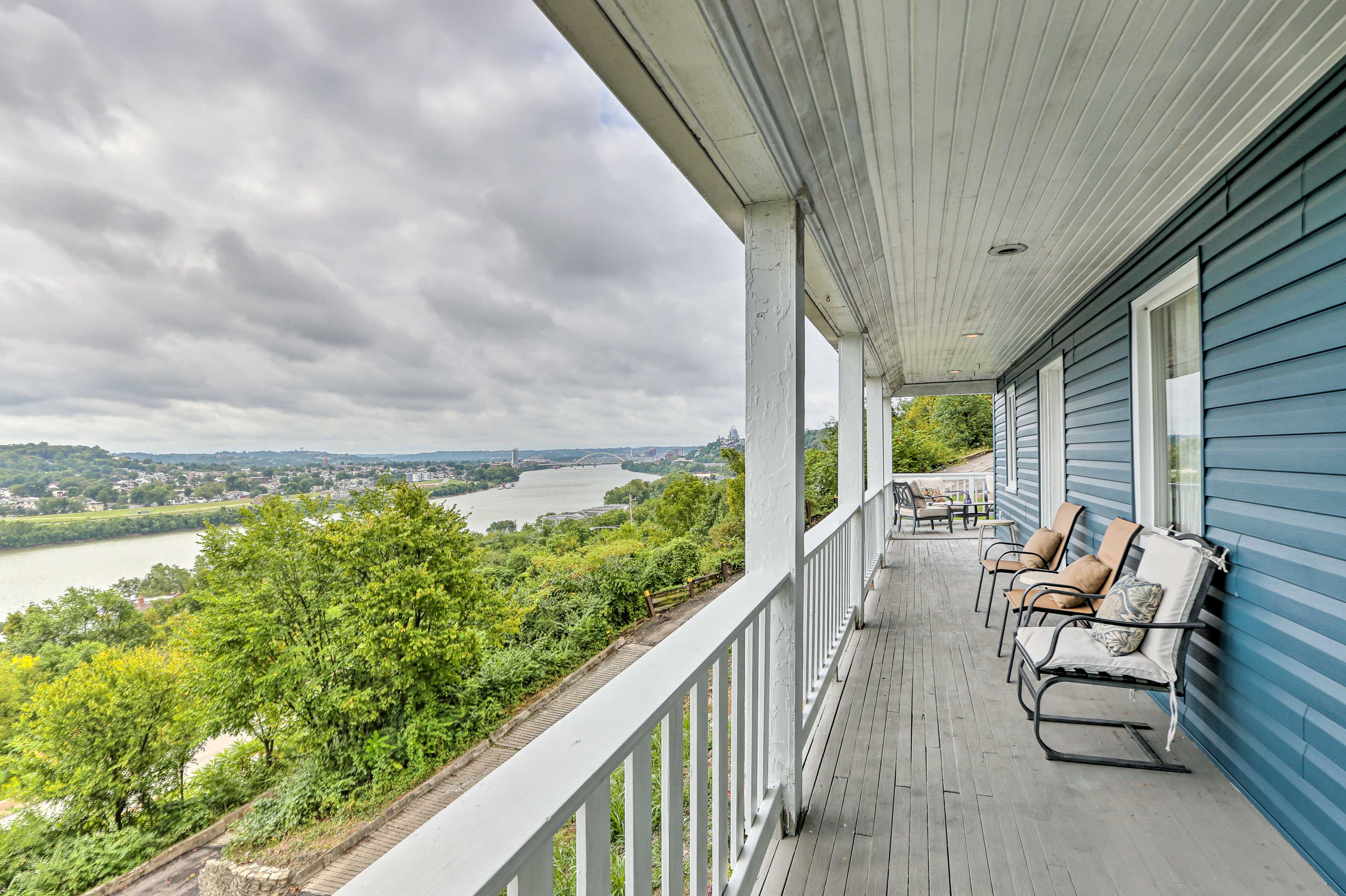 Private Deck | Sweeping Views of Cincinnati