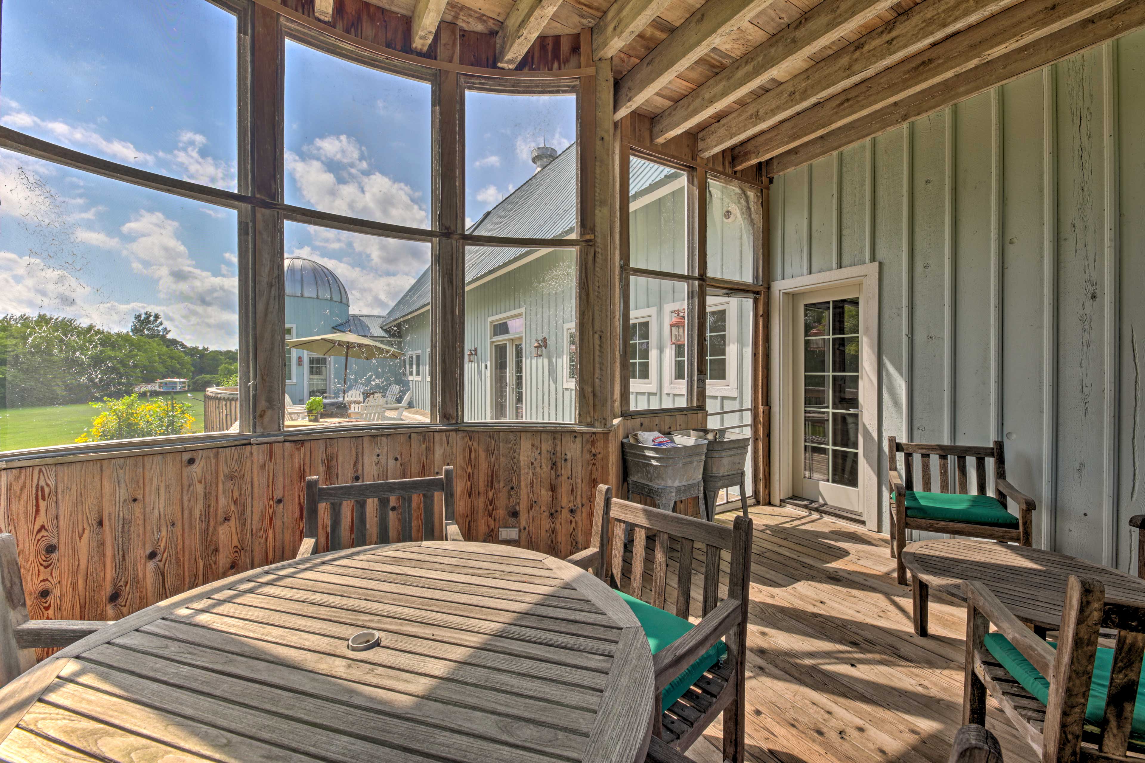 Screened-In Porch