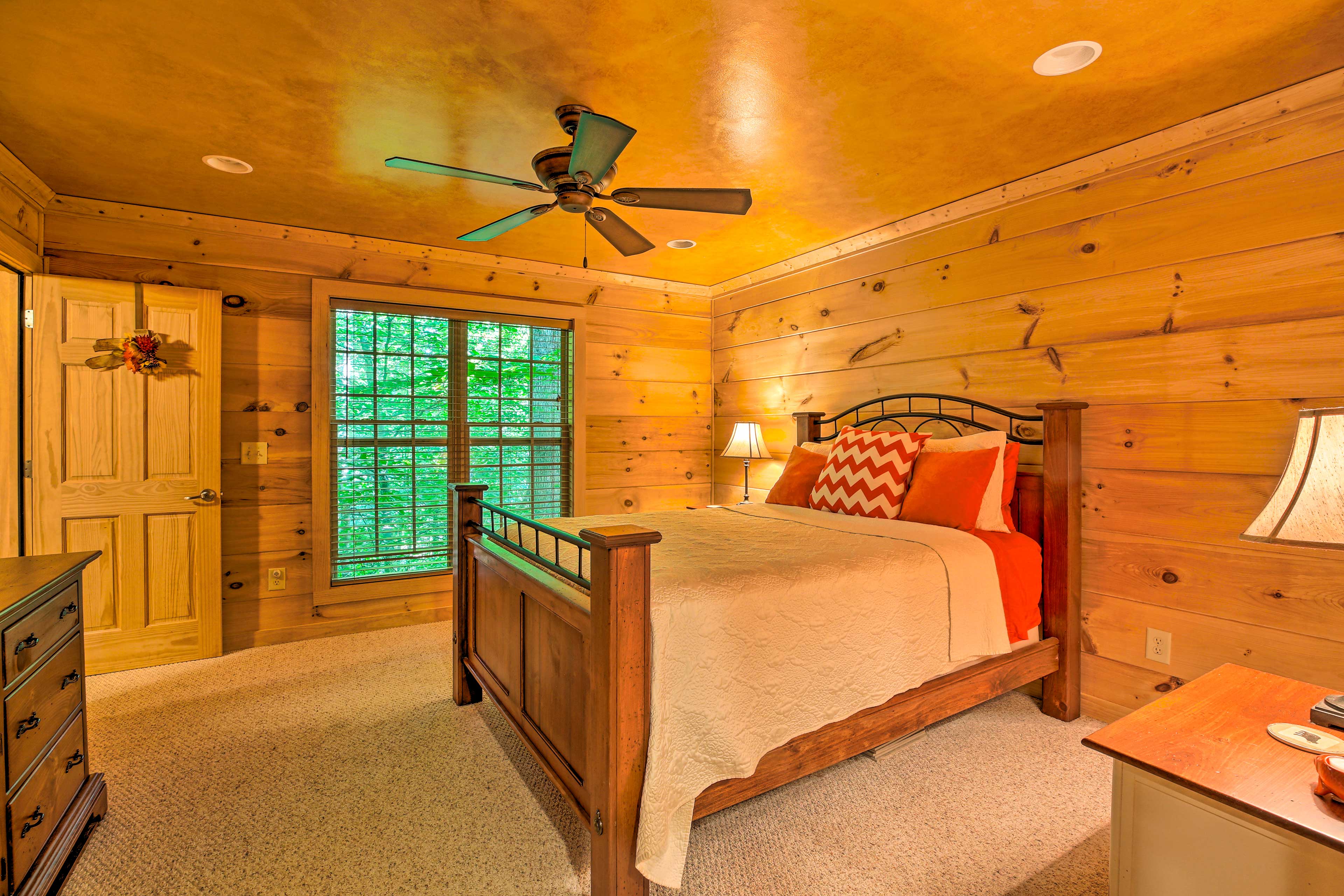 This bedroom features a queen bed.