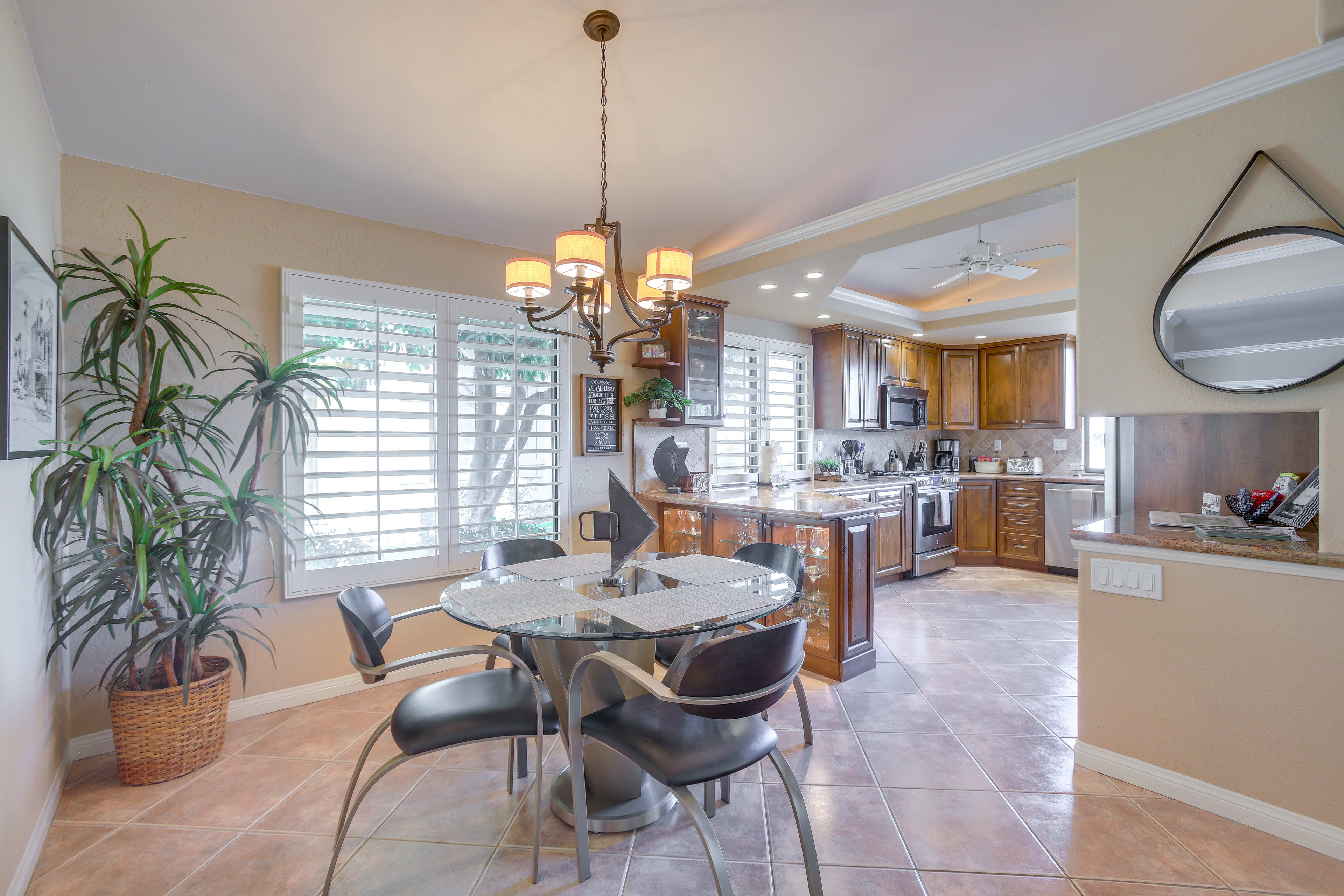 Dining Area & Kitchen