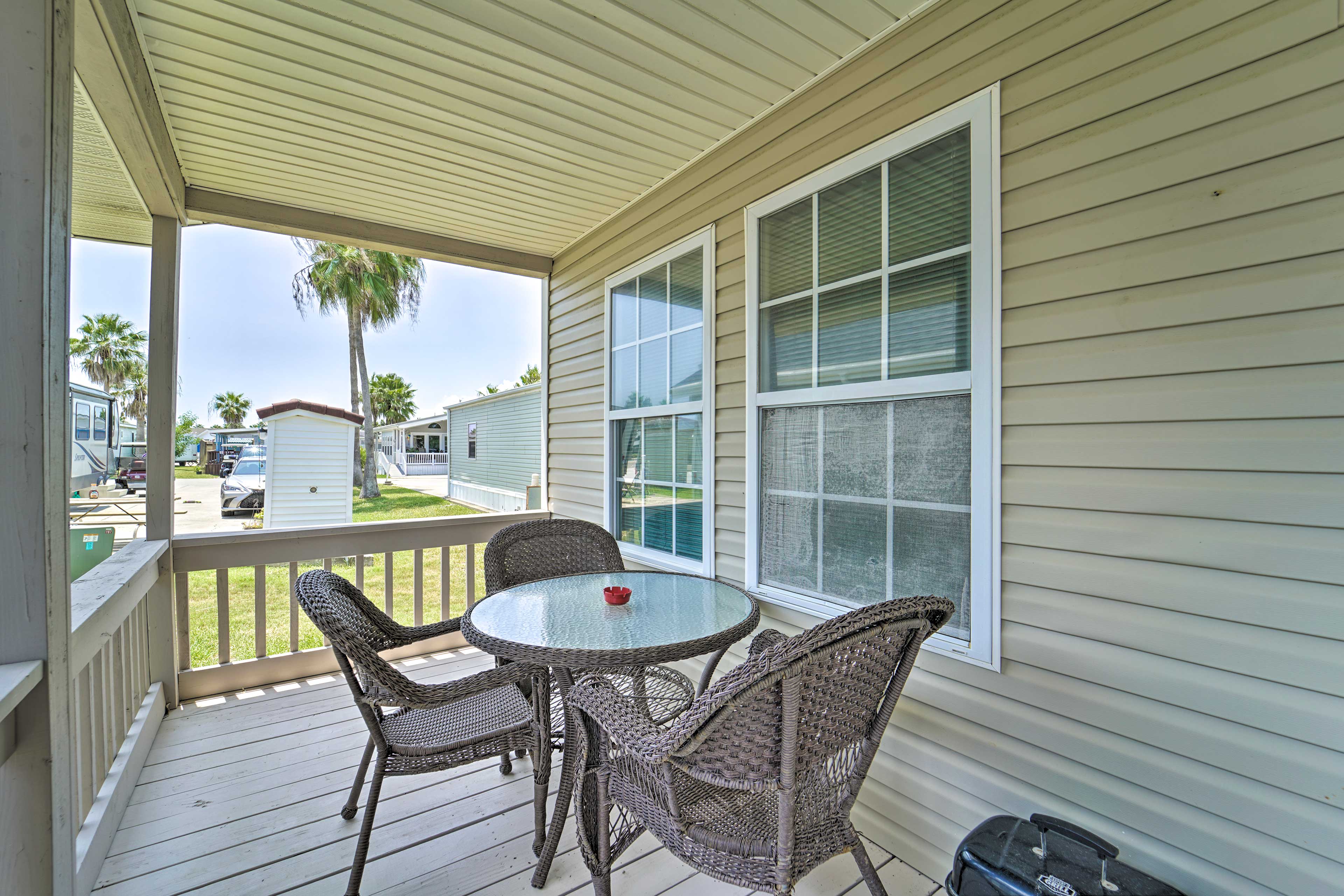 Set the table to dine al fresco.