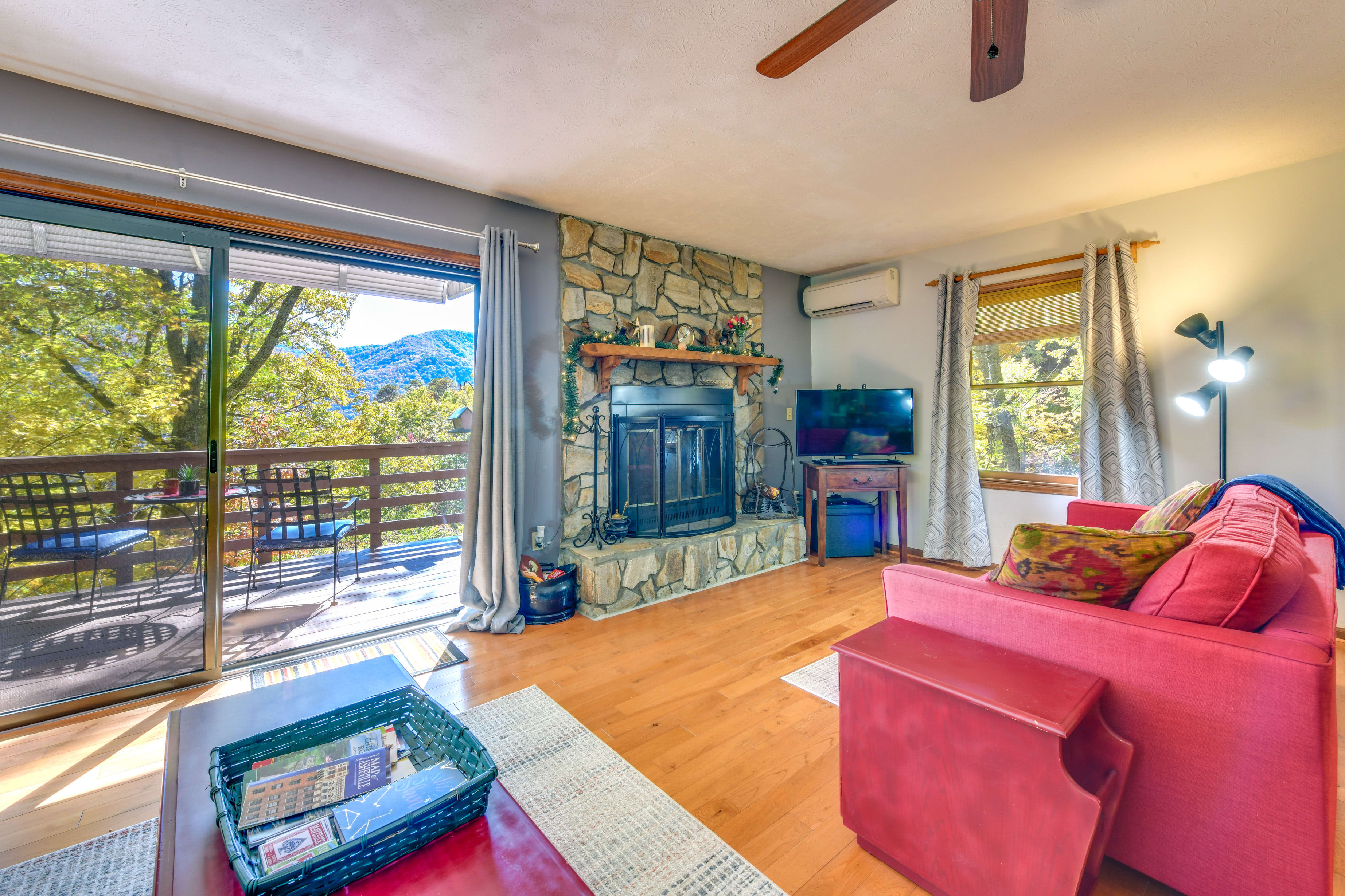 Maggie Valley Vacation Rental | 2BR | 2.5BA | 1,323 Sq Ft | Stairs Required