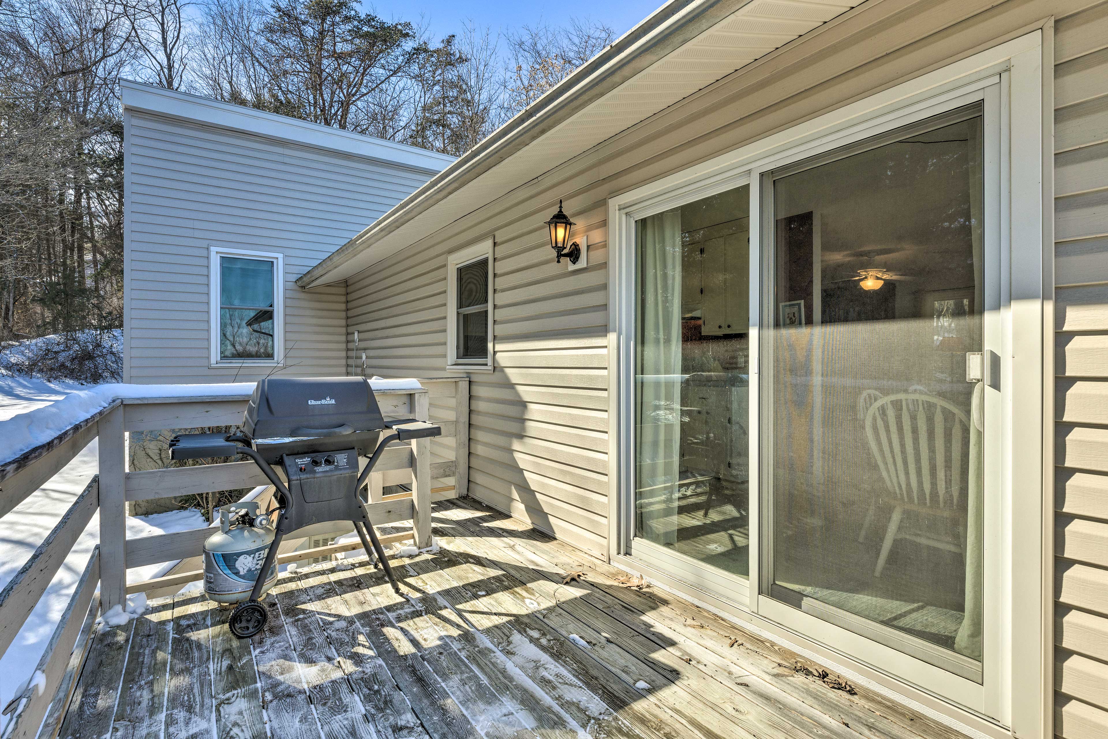 Balcony w/ Gas Grill