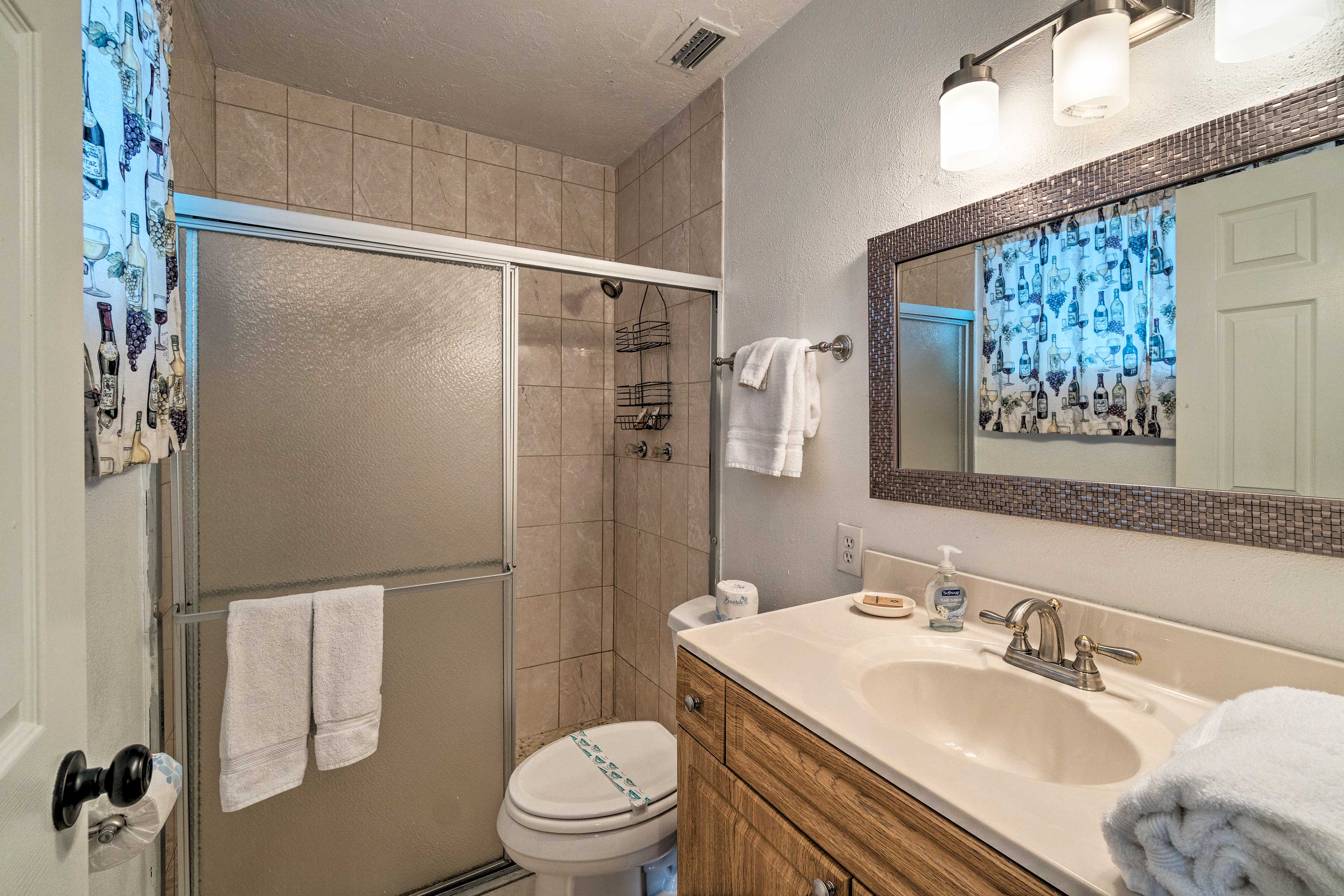 En-Suite Bathroom | Towels Provided