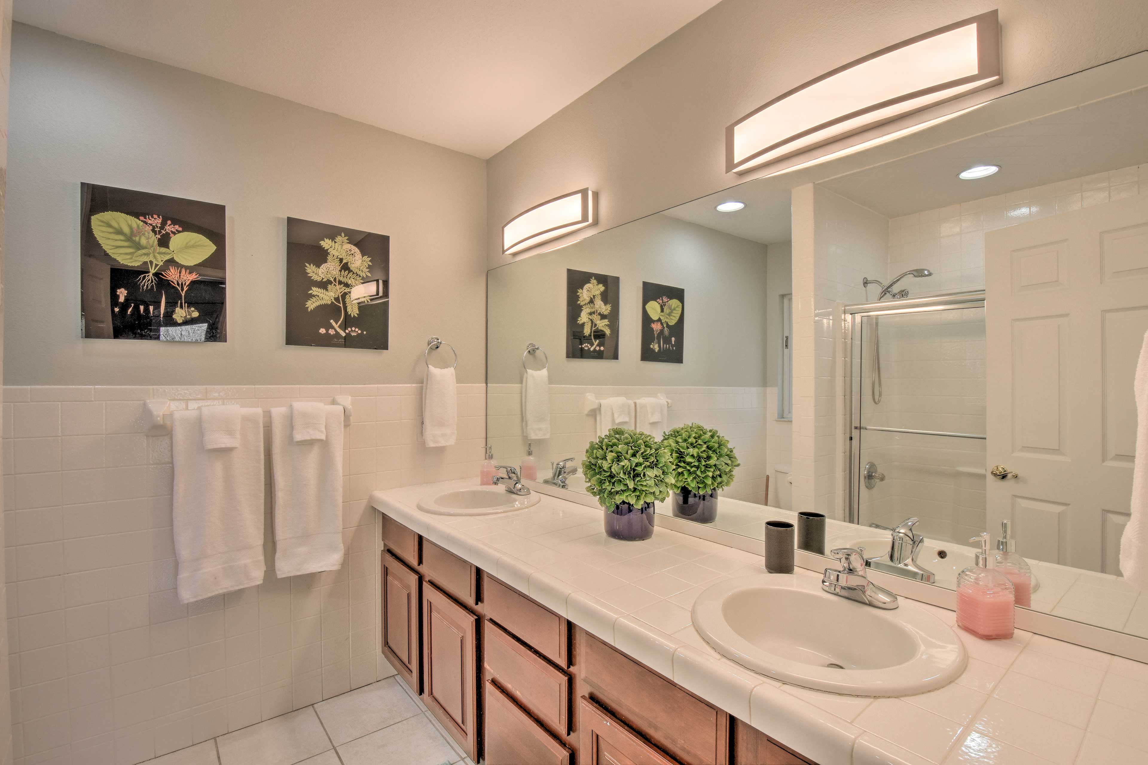 En-Suite Bathroom | Towels Provided