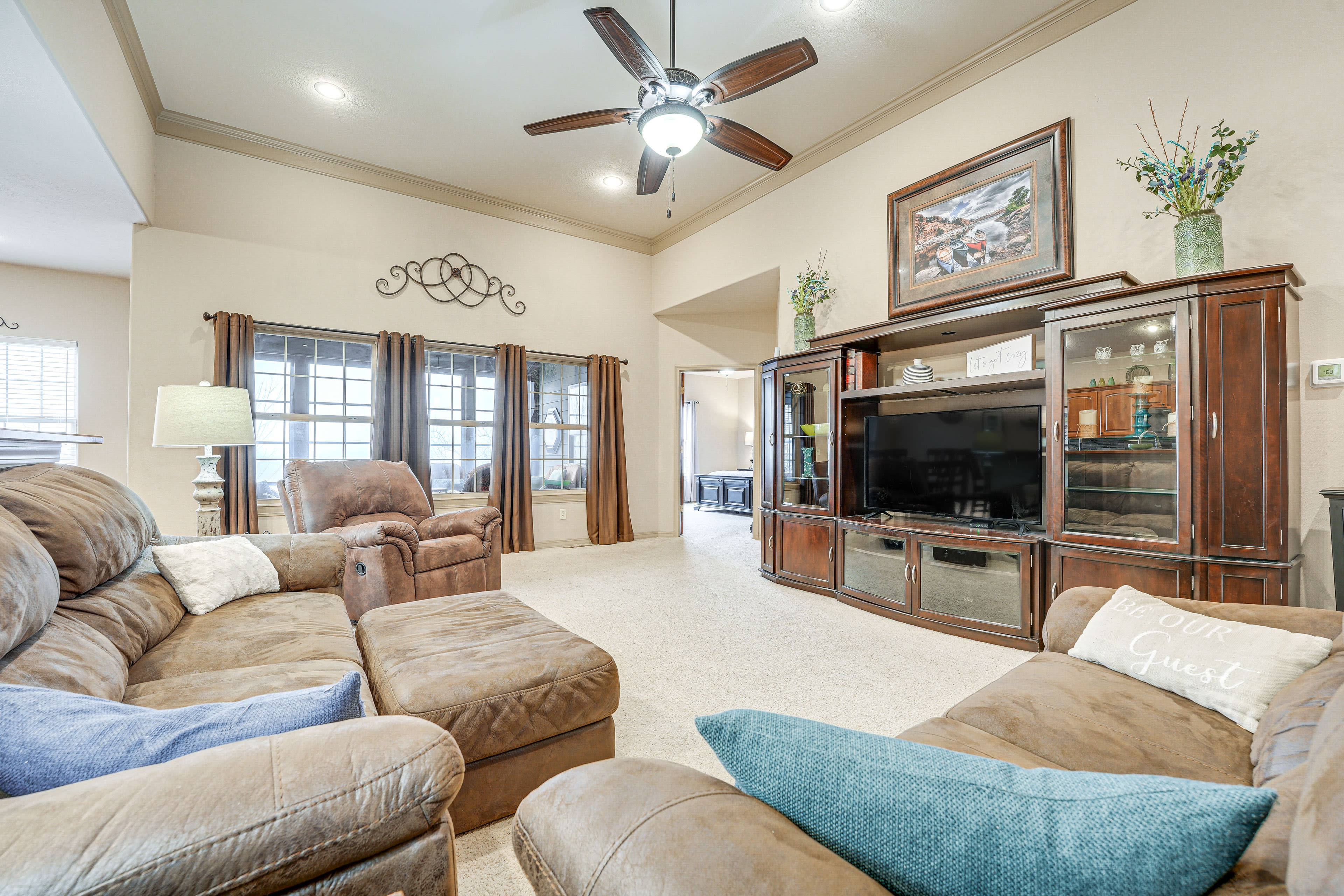 Spacious Branson West Retreat: Pool & Golf Access!