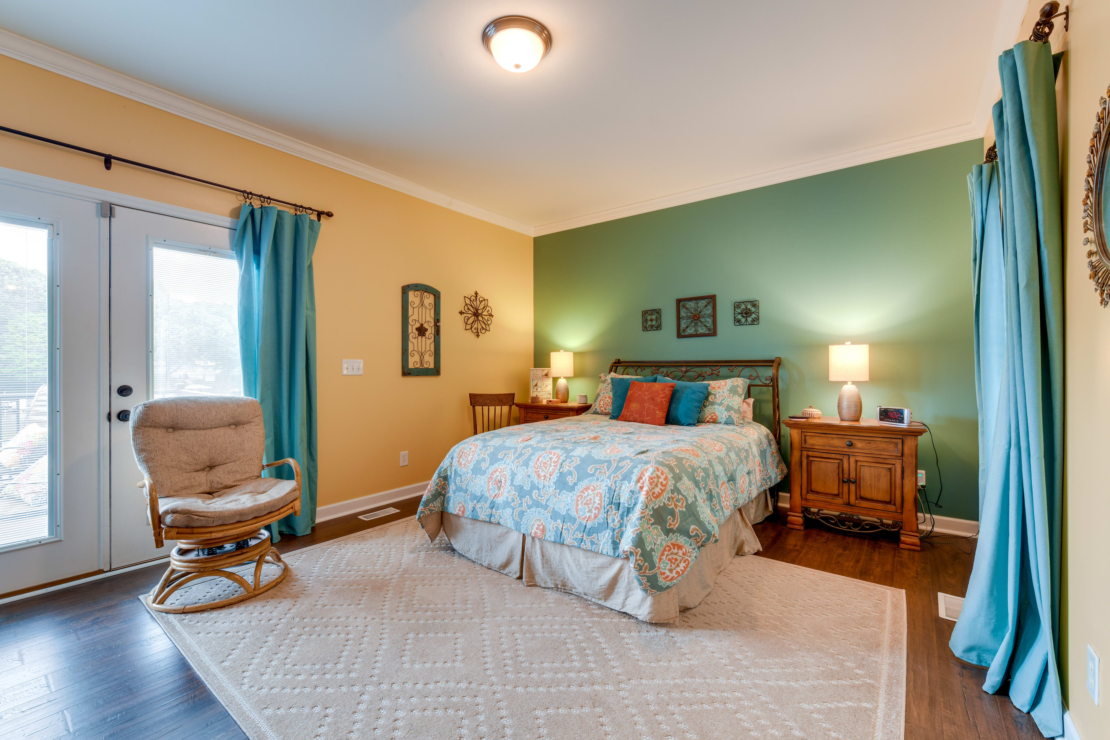 Bedroom 1 | Main Level | Queen Bed | Linens Provided