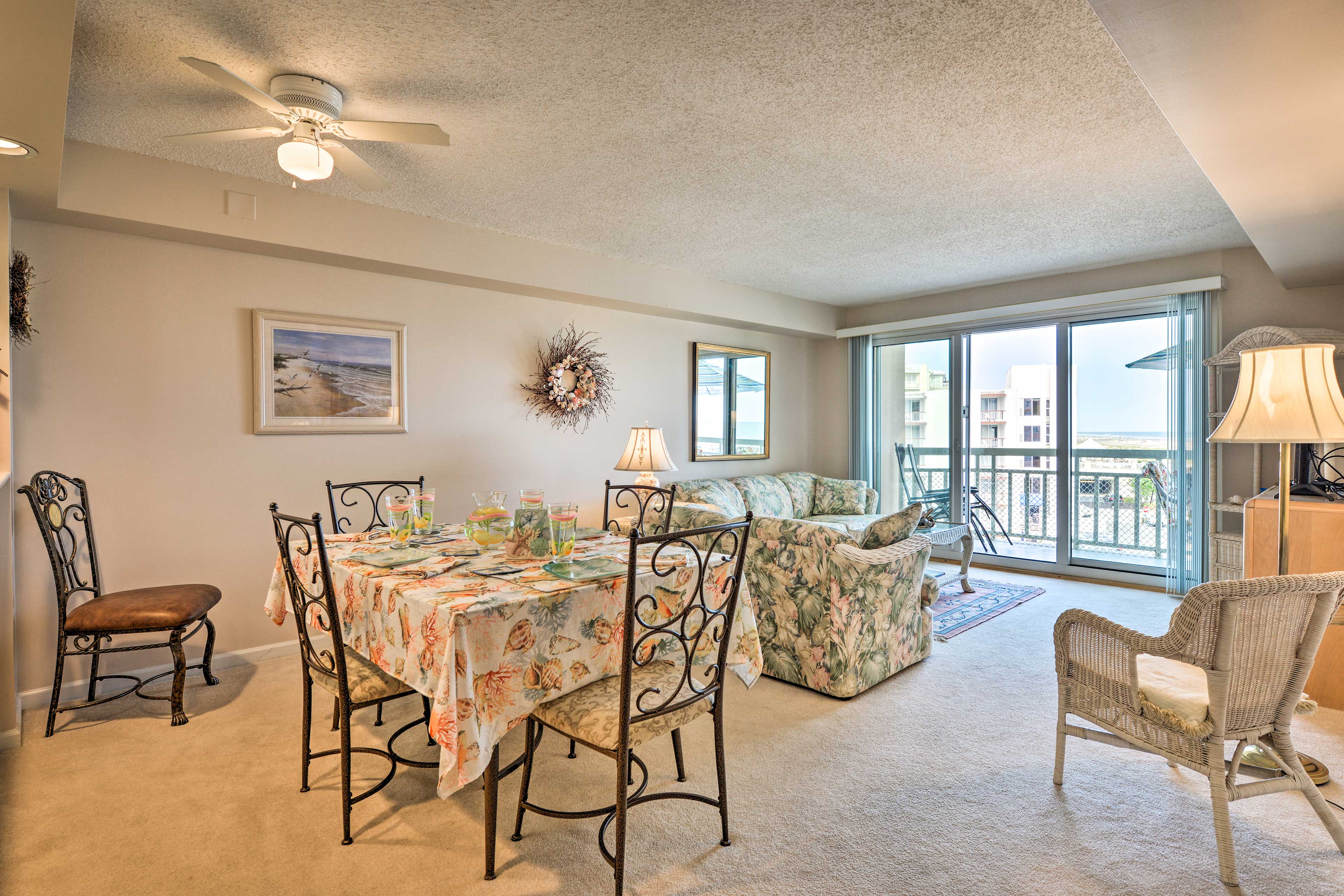 This warm and welcoming condo offers plenty of comfortable furnishings.