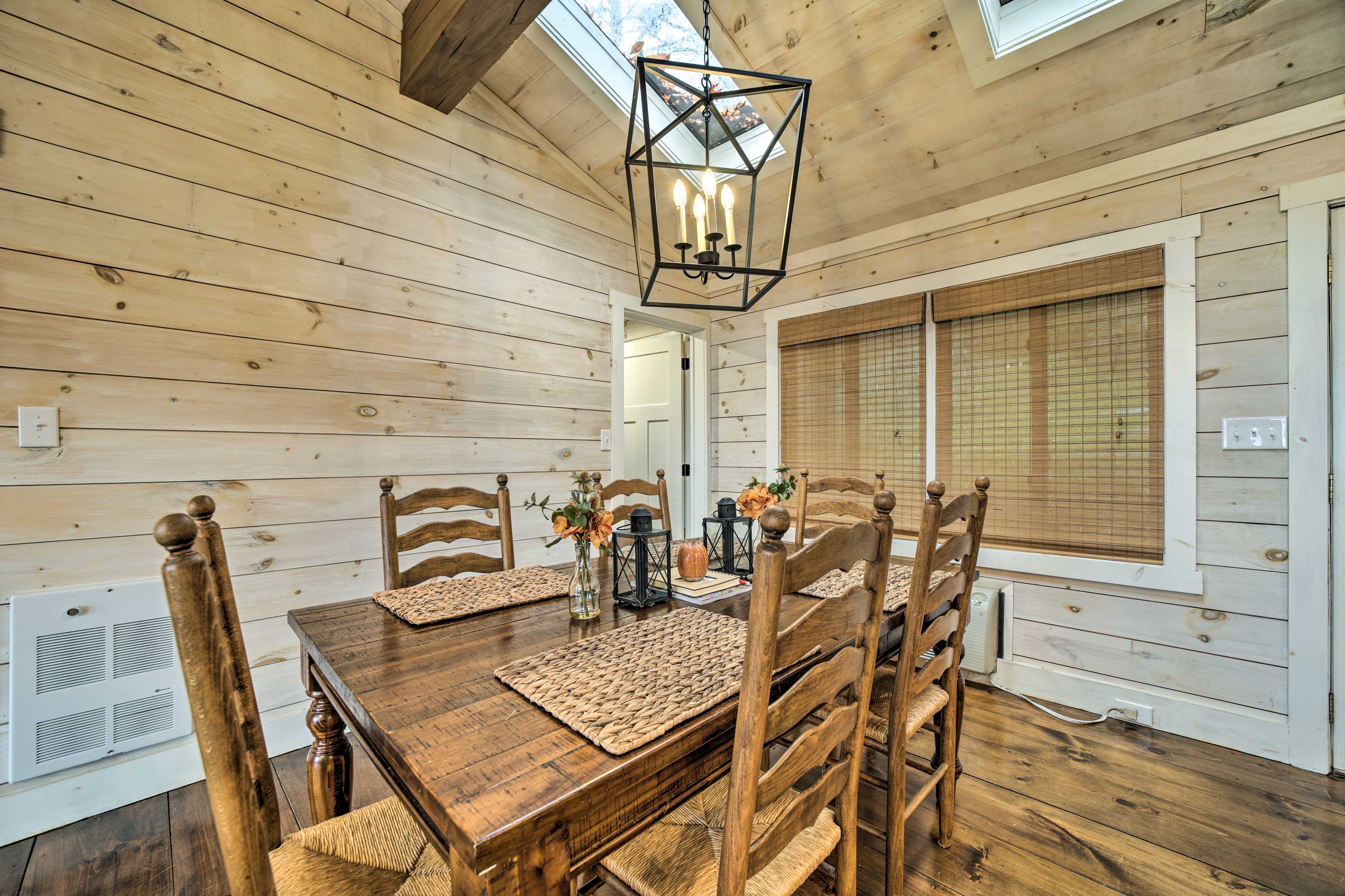 Dining Area | Dishware/Flatware | Trash Bags/Paper Towels