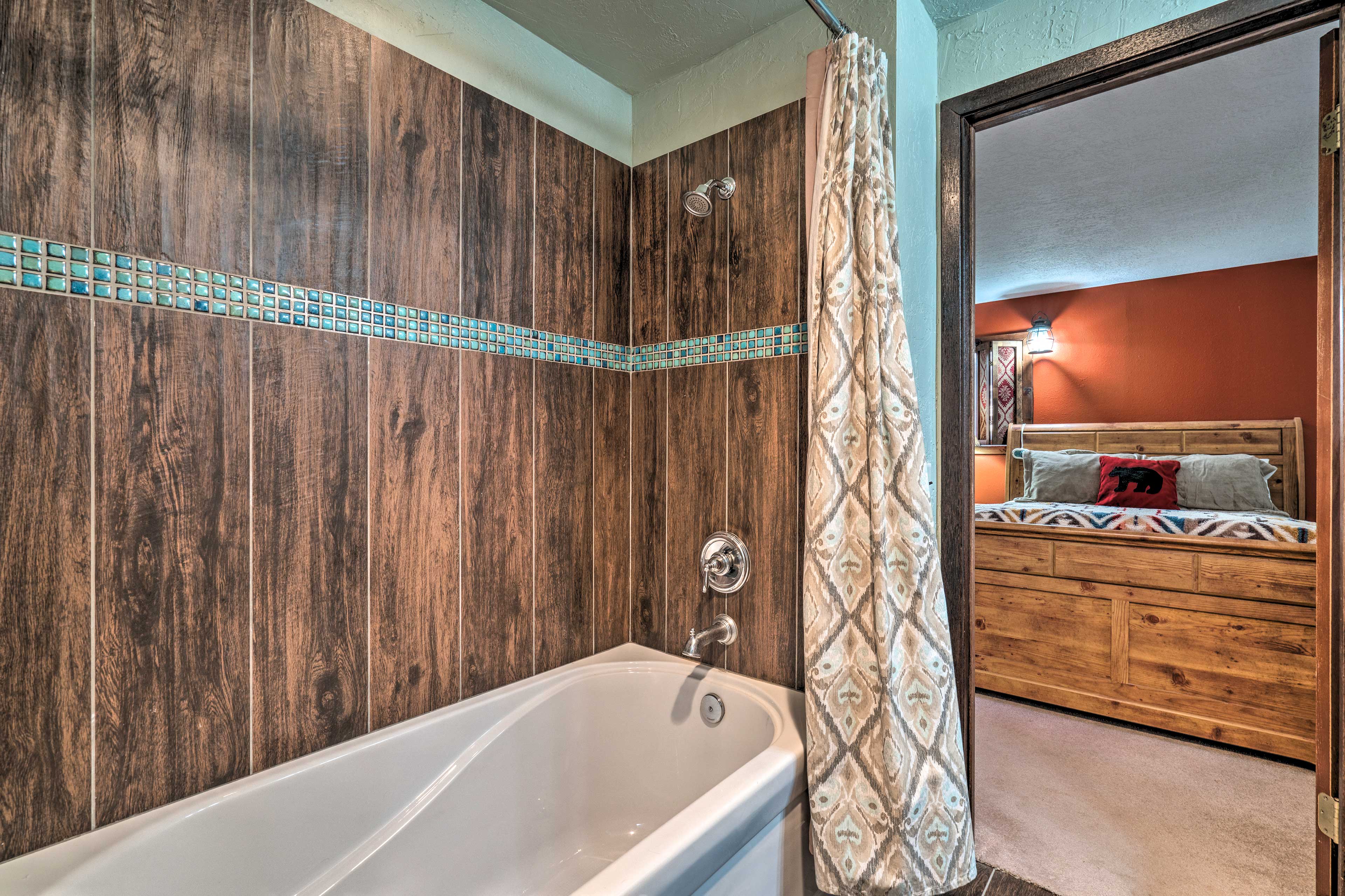 Jack-and-Jill Bathroom | Accessible by Bedrooms 2 & 3