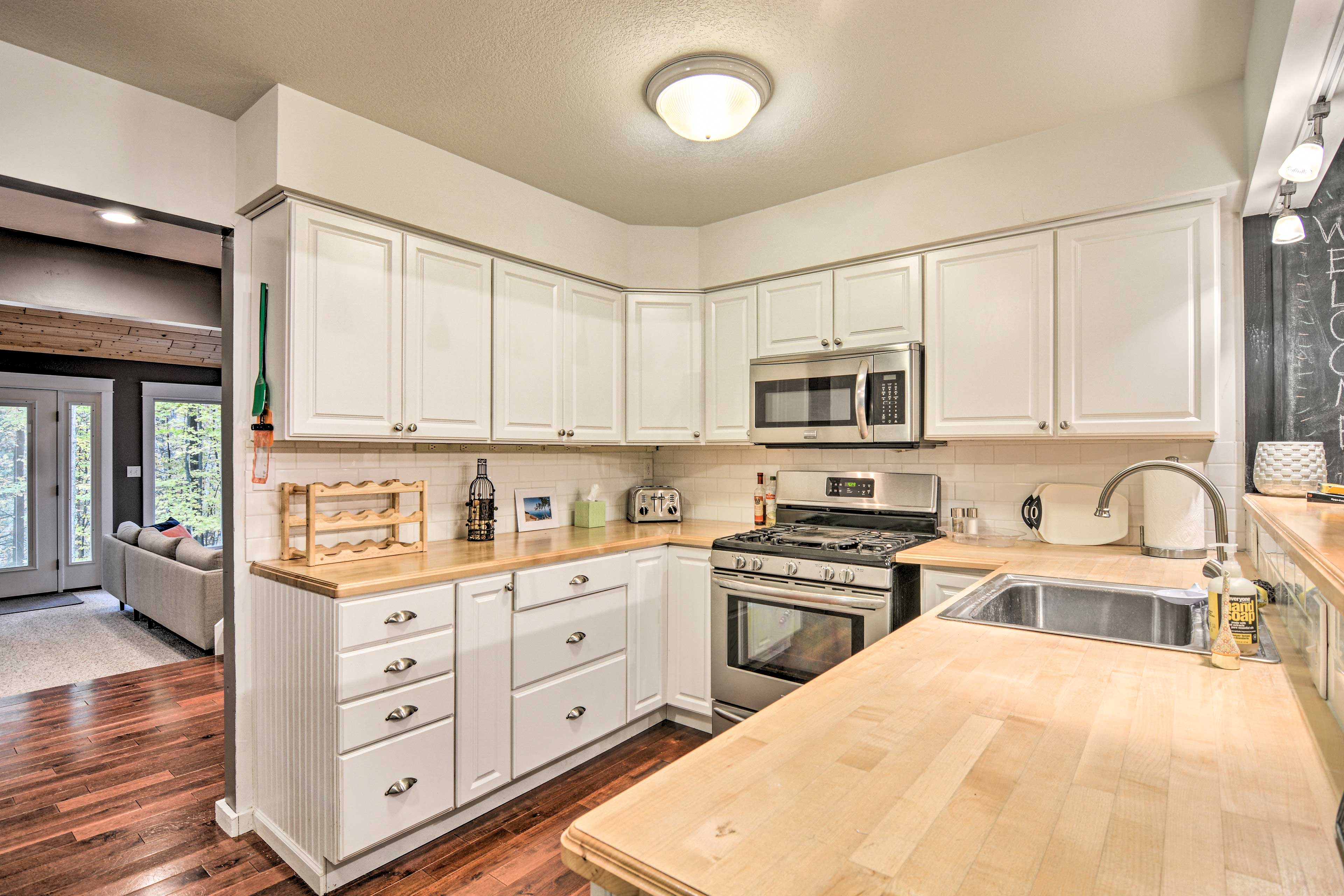 Fully Equipped Kitchen | Dishware/Flatware | Coffee Maker
