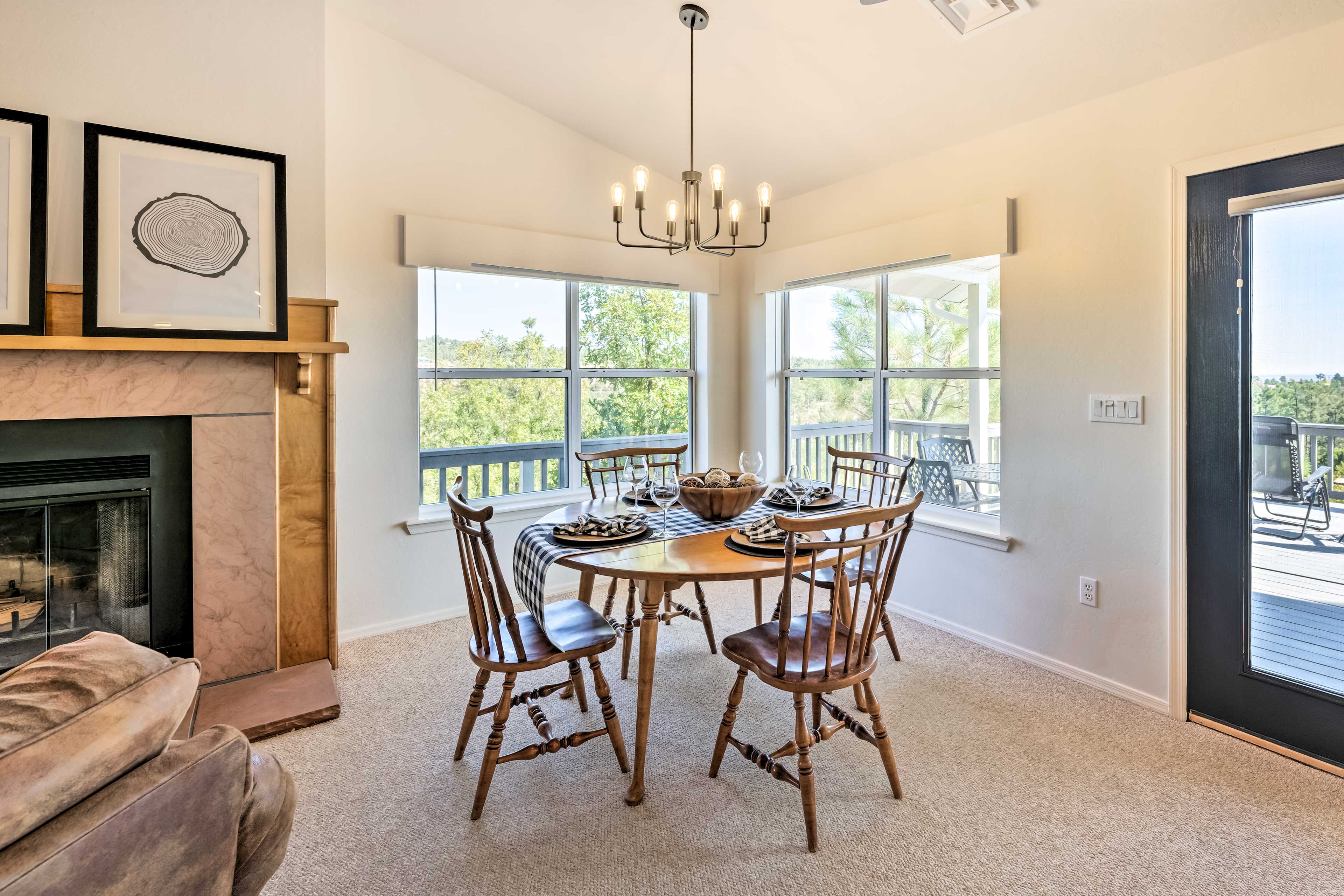 Dining Area | Dishes & Flatware Provided