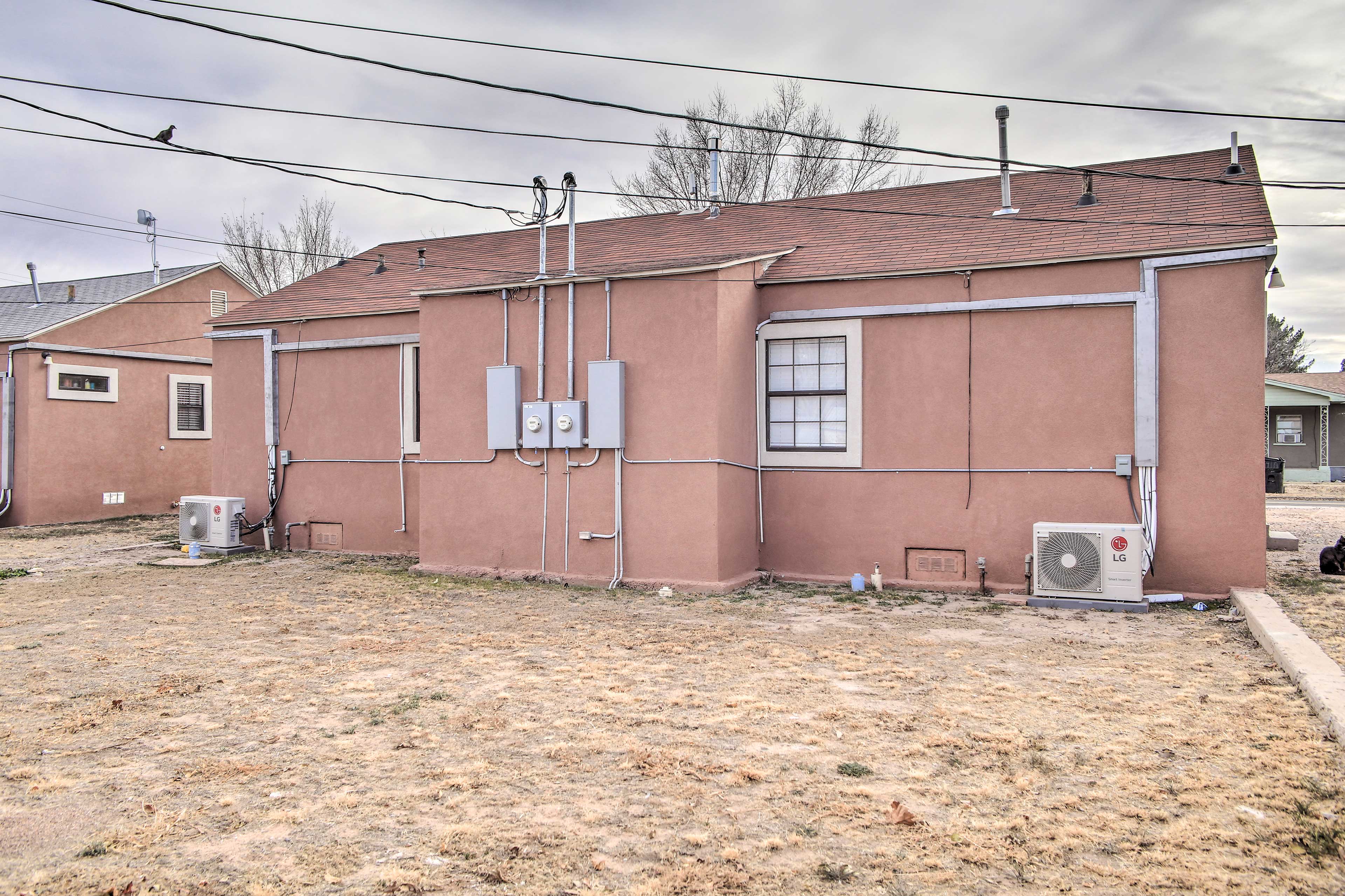 Apartment Exterior | Shared Yard Area