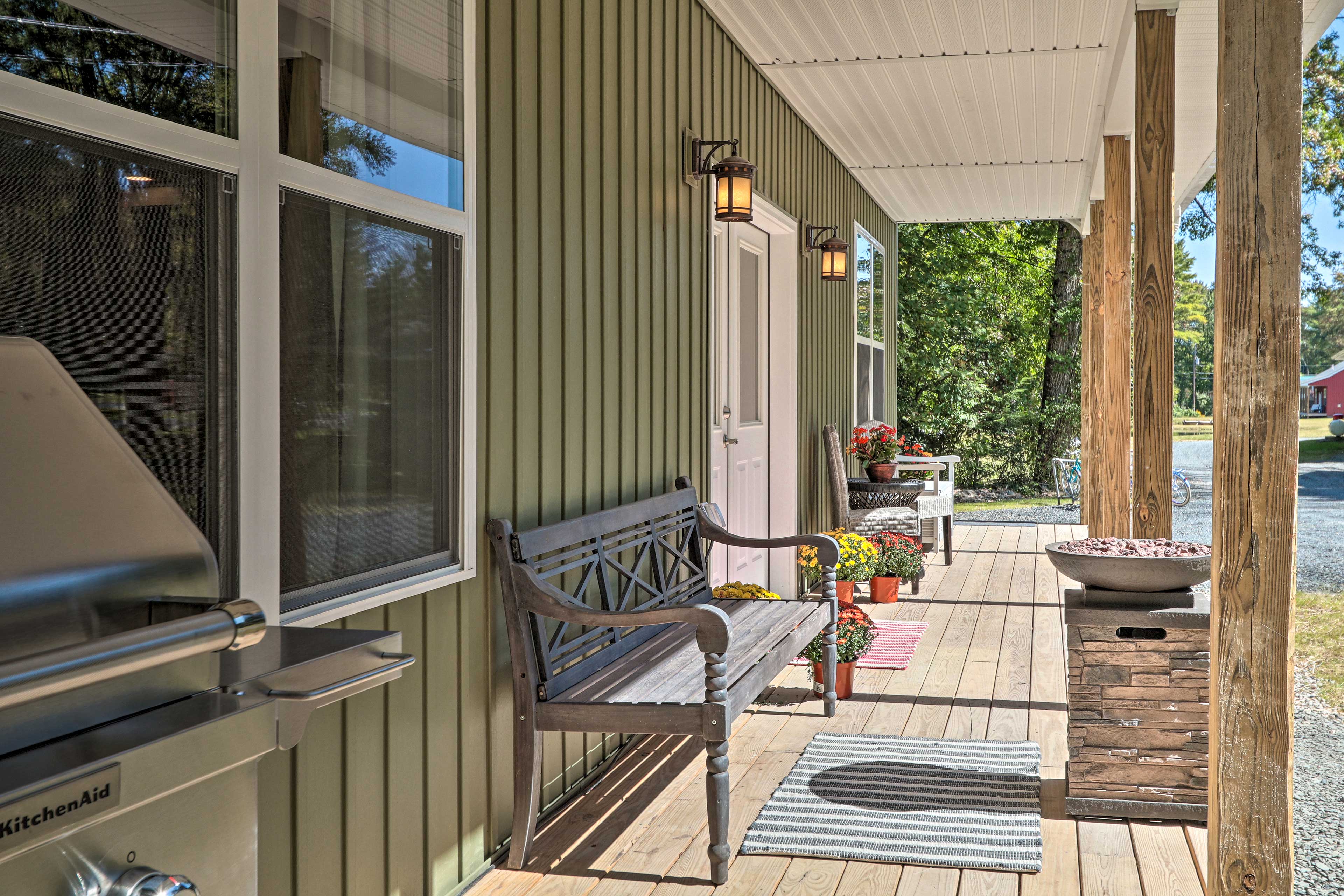 Private Porch | Gas Grill