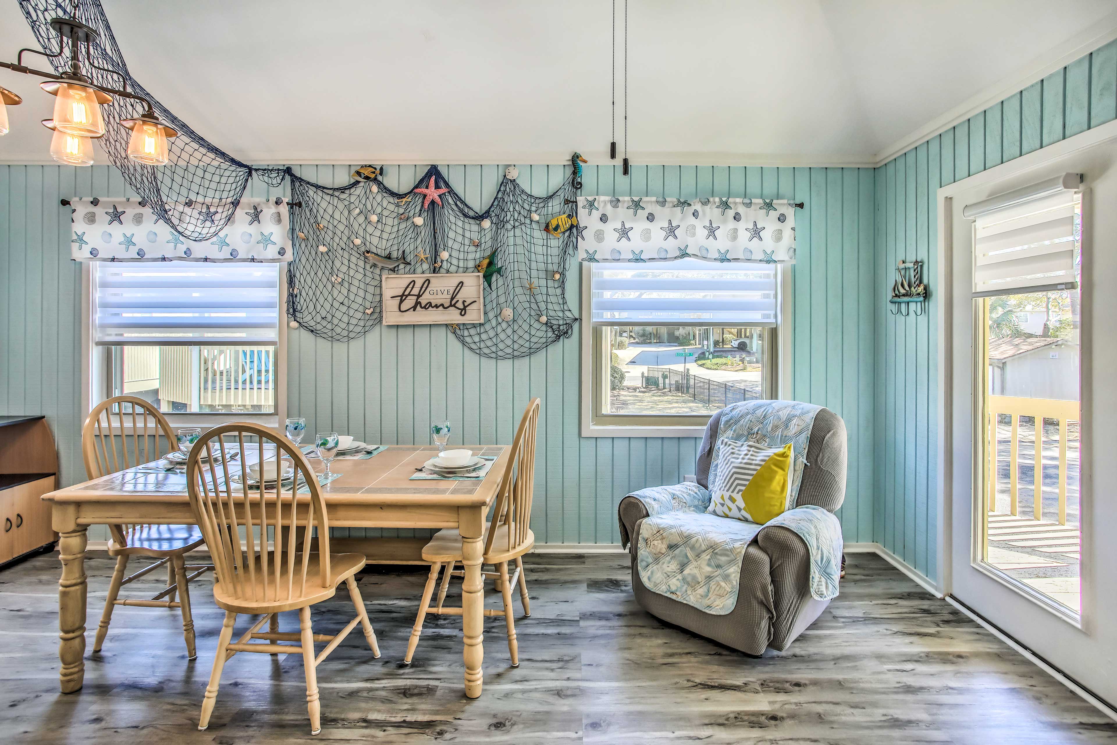 Dining Area | Dishware & Flatware Provided